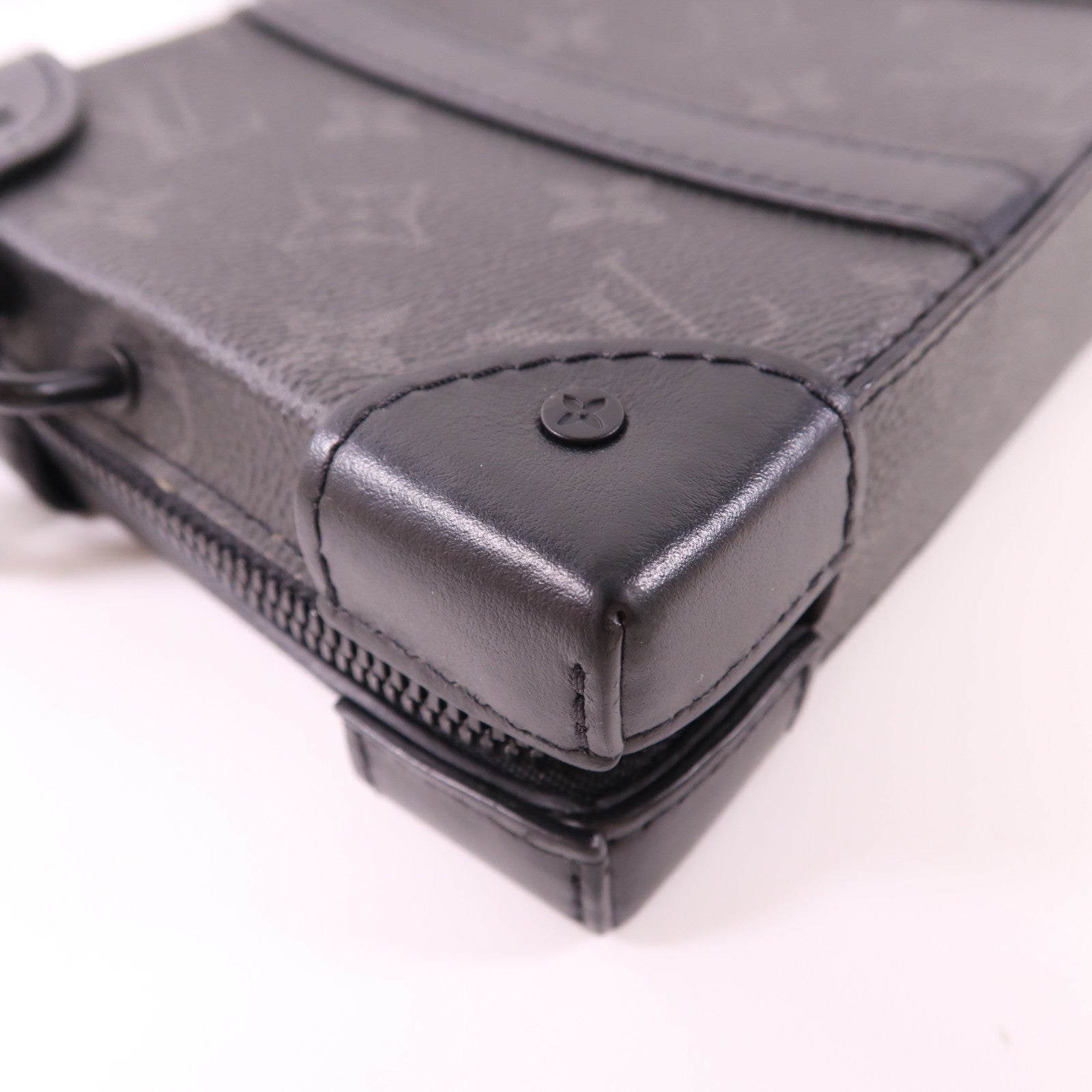 LOUIS VUITTON Monogram Eclipse Soft Trunk Wallet肩背袋