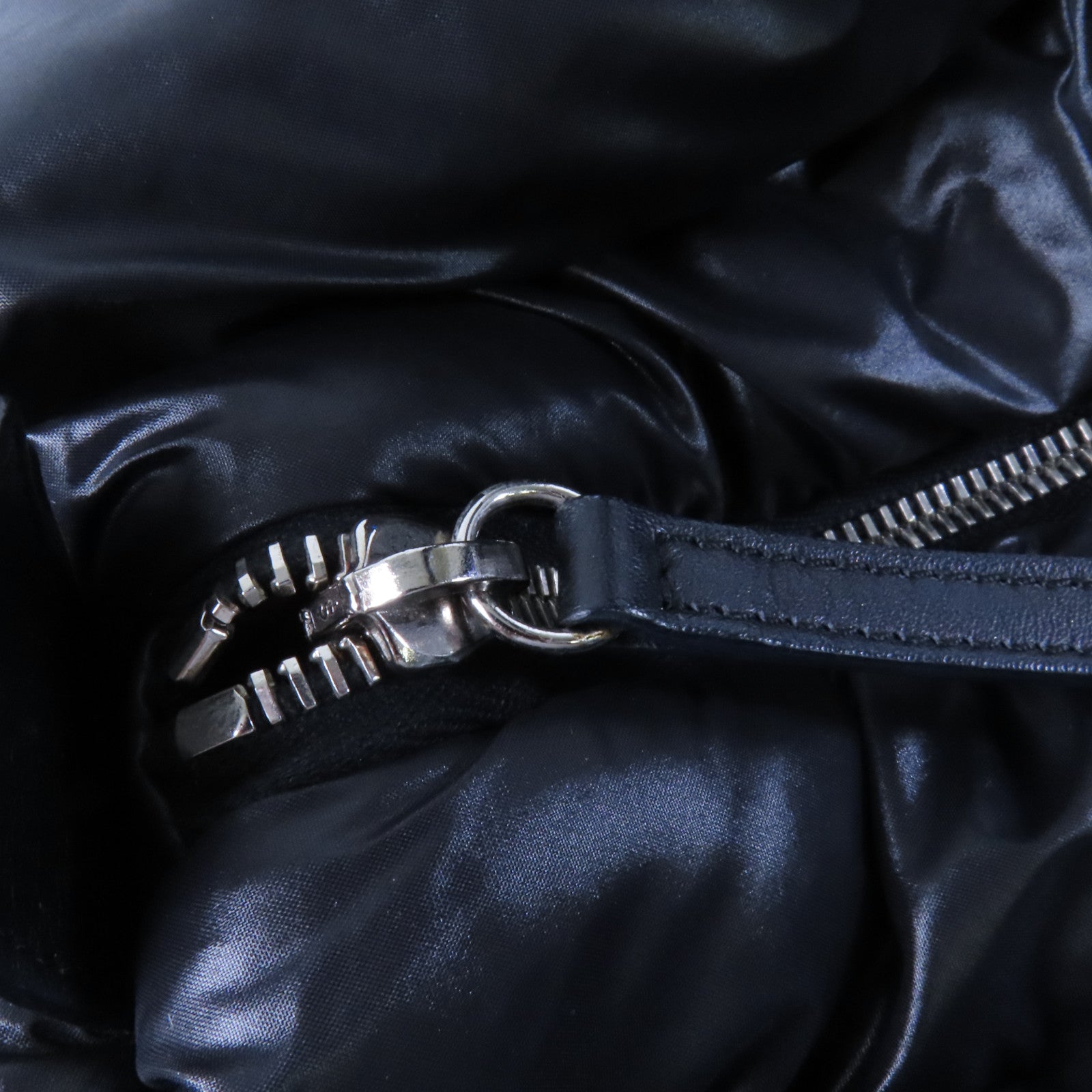 CHANEL 尼龍Coco Cocoon Large銀扣肩背袋