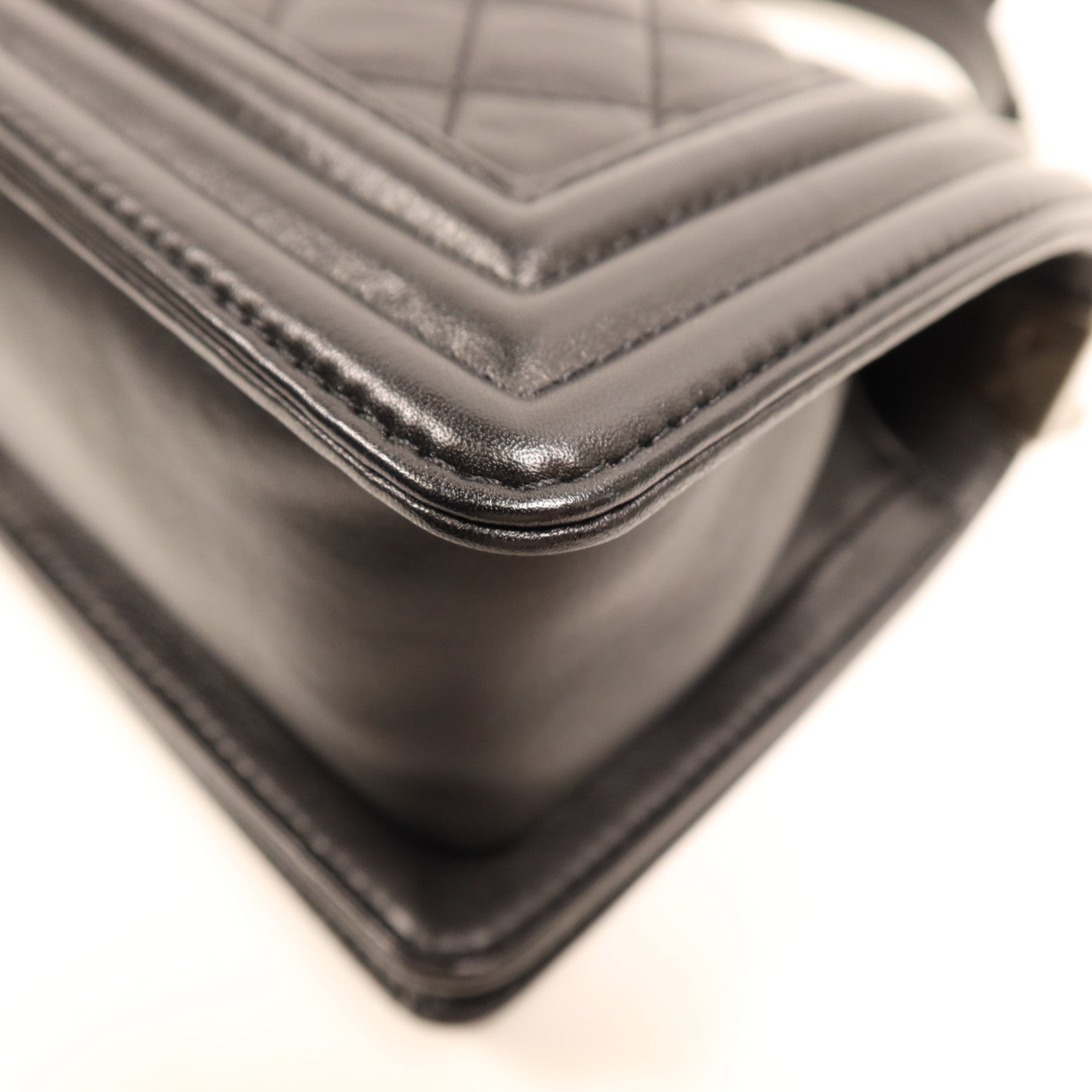 CHANEL 羊皮皮革Boy 20銀扣鏈帶肩背袋