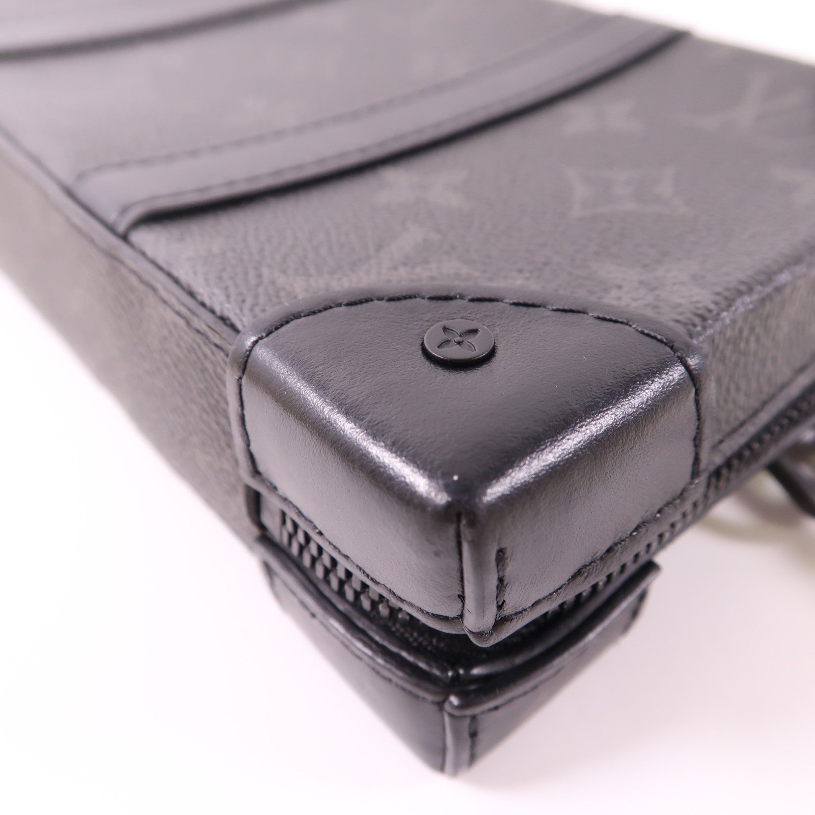 LOUIS VUITTON Monogram Eclipse Soft Trunk Wallet肩背袋