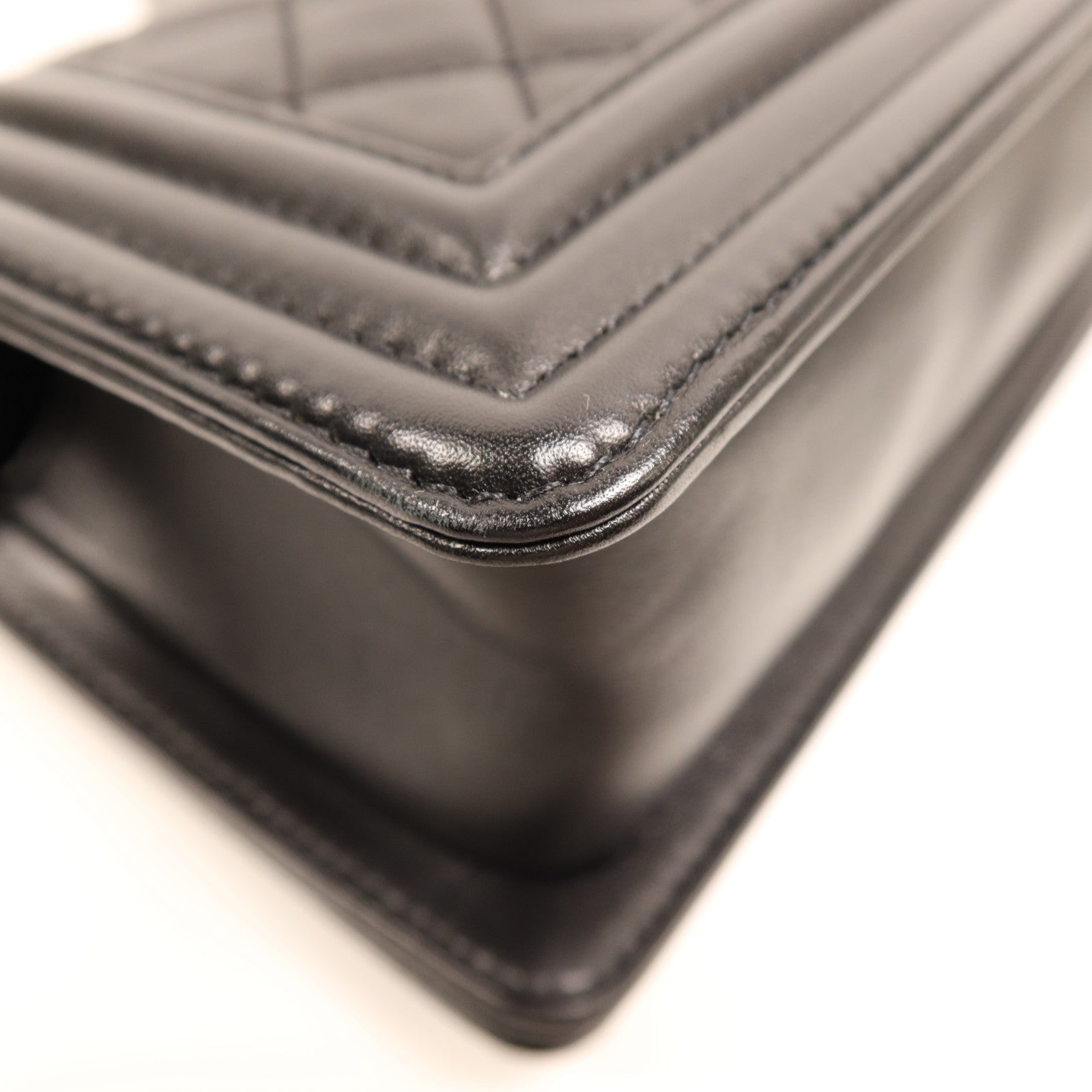 CHANEL 羊皮皮革Boy 20銀扣鏈帶肩背袋