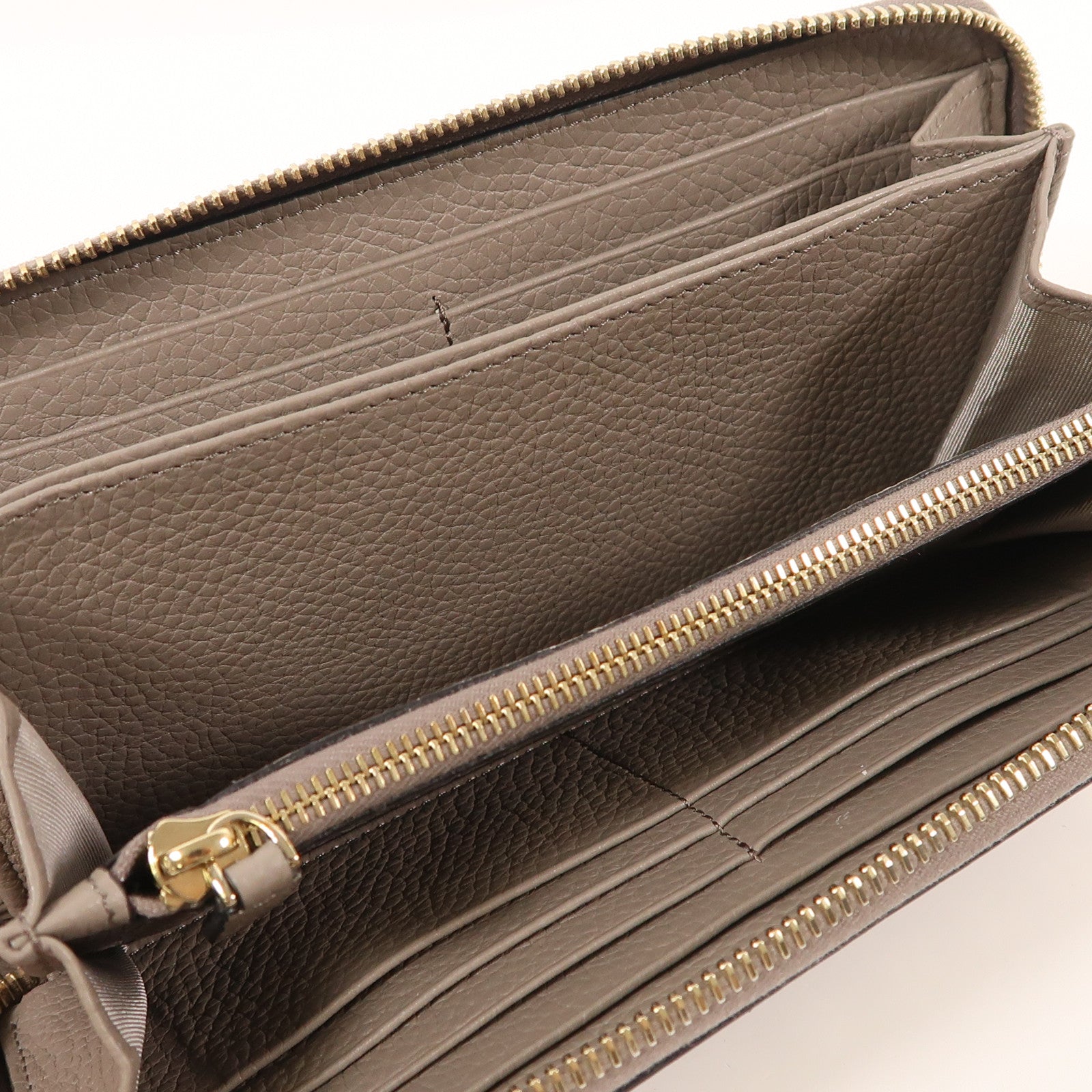 Valentino 牛皮皮革Garavani Rockstud Wallet金扣長錢包