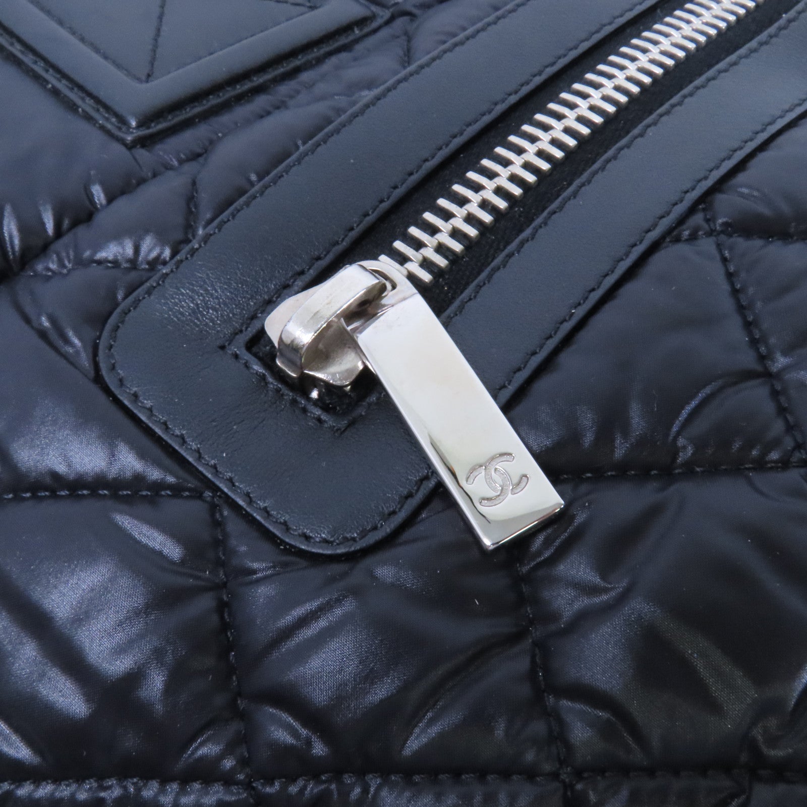 CHANEL 尼龍Coco Cocoon Large銀扣肩背袋