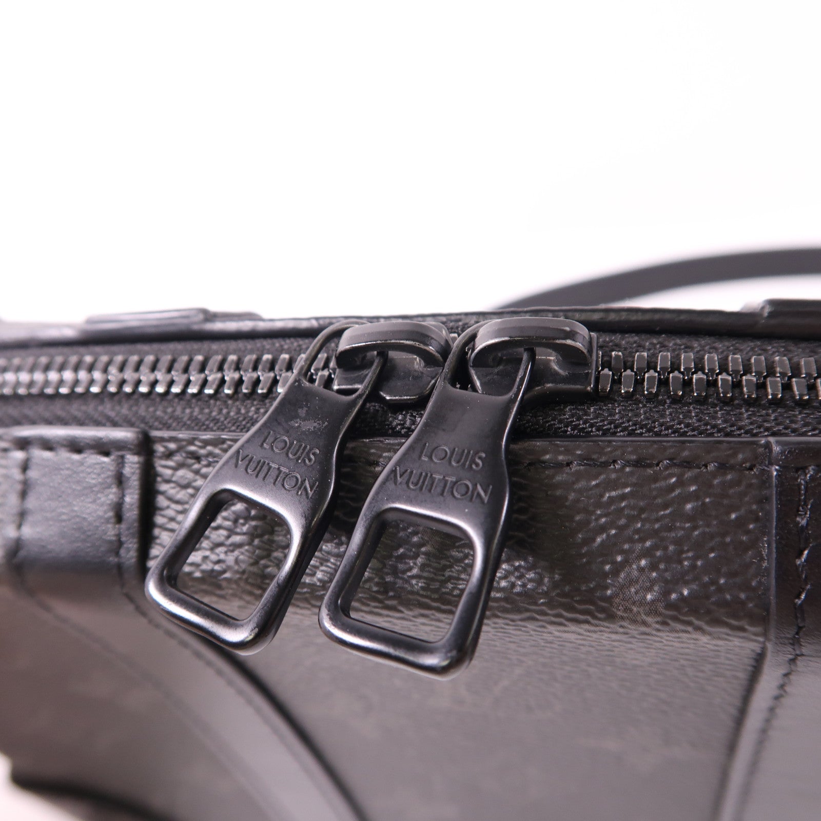 LOUIS VUITTON Monogram Eclipse Soft Trunk Wallet肩背袋