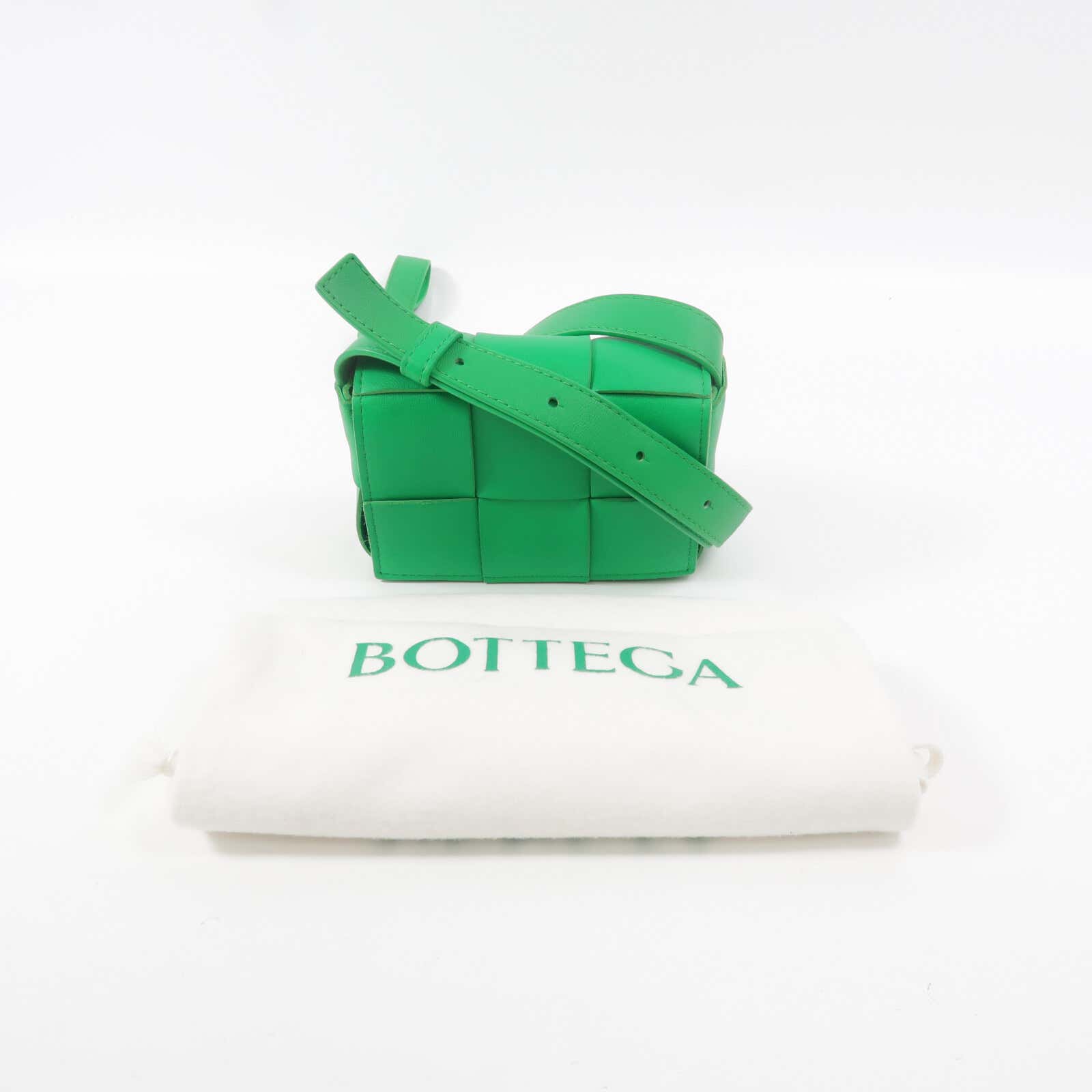 BOTTEGA VENETA 羊皮皮革Mini Cassette肩背袋