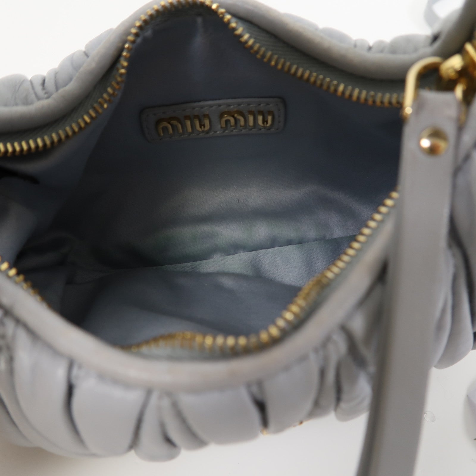 Miu Miu 羊皮皮革Wander Matelasse XS金扣手挽肩背兩用袋藍色