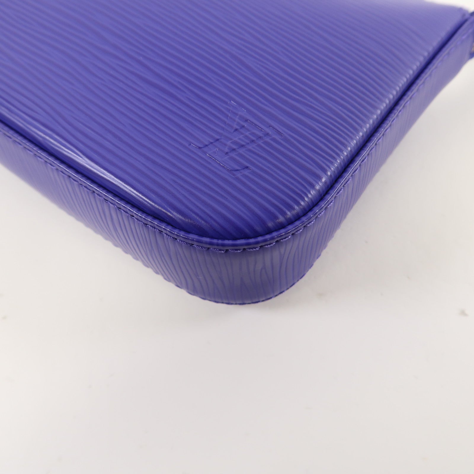 LOUIS VUITTON Epi Pochette Accessories銀扣肩背袋紫色