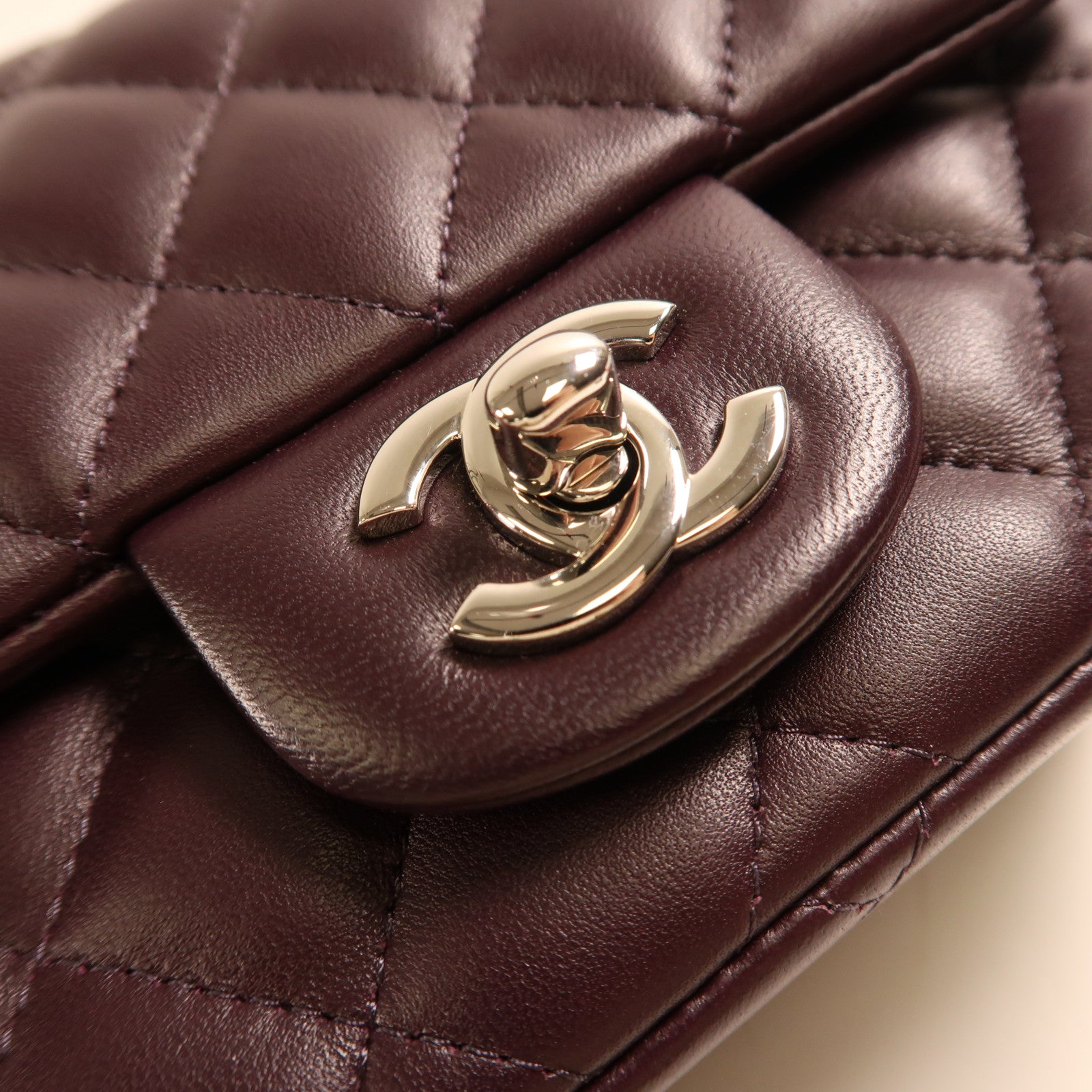 CHANEL 羊皮皮革Classic 17銀扣鏈帶肩帶