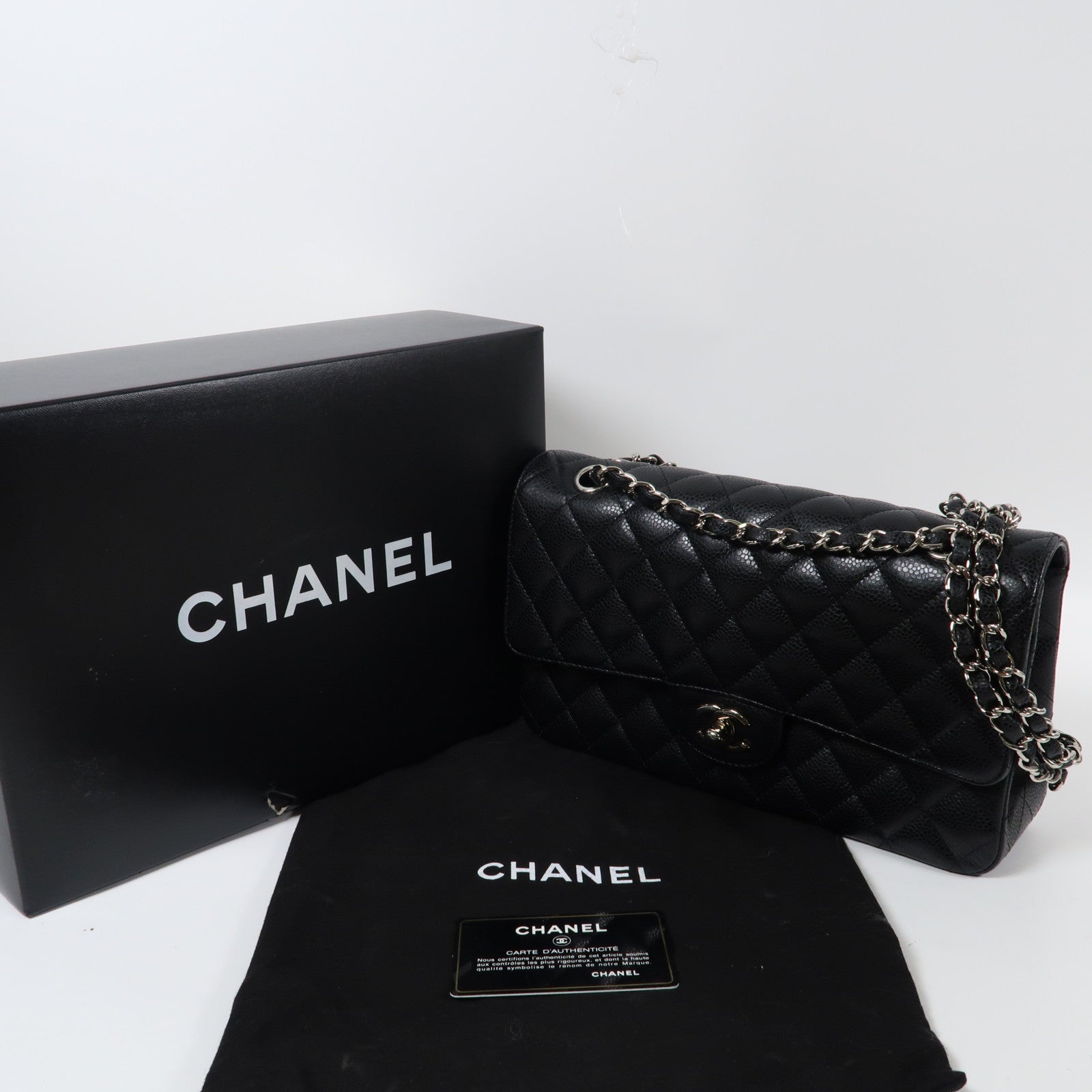 CHANEL 菱格Caviar皮革Classic Flap 25銀扣鏈帶肩背袋黑色