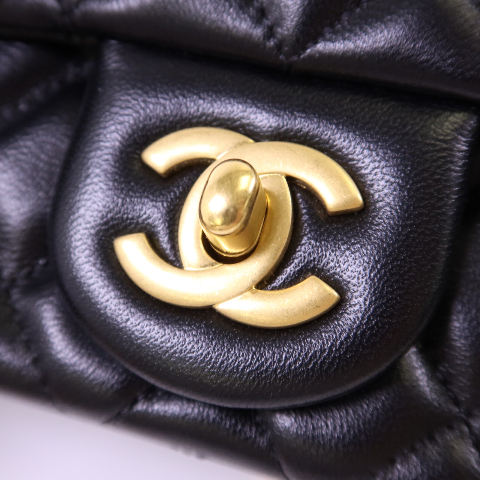 CHANEL 羊皮皮革Mini Classic 17金扣鏈帶肩背袋