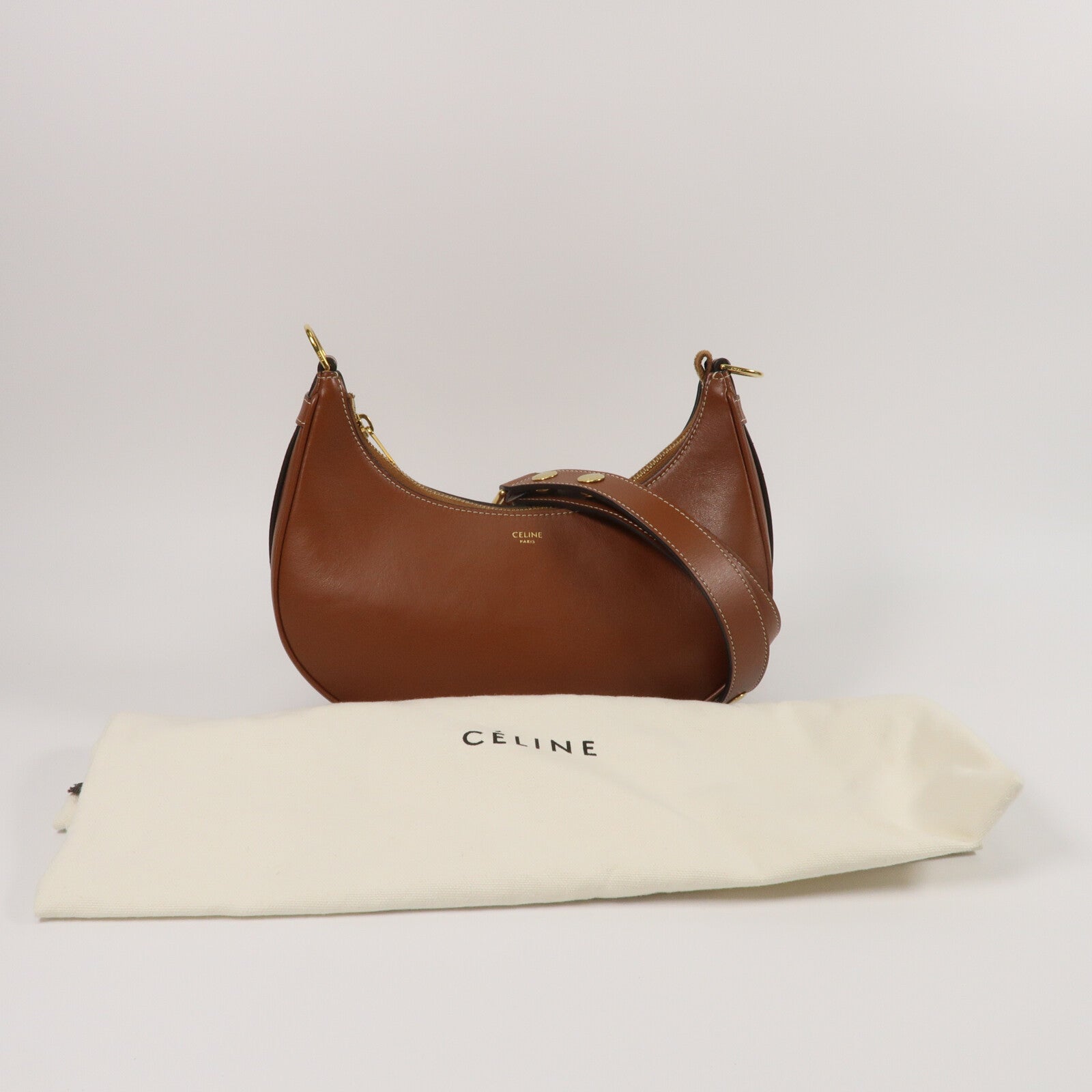 CELINE 牛皮皮革Ava Medium肩背袋