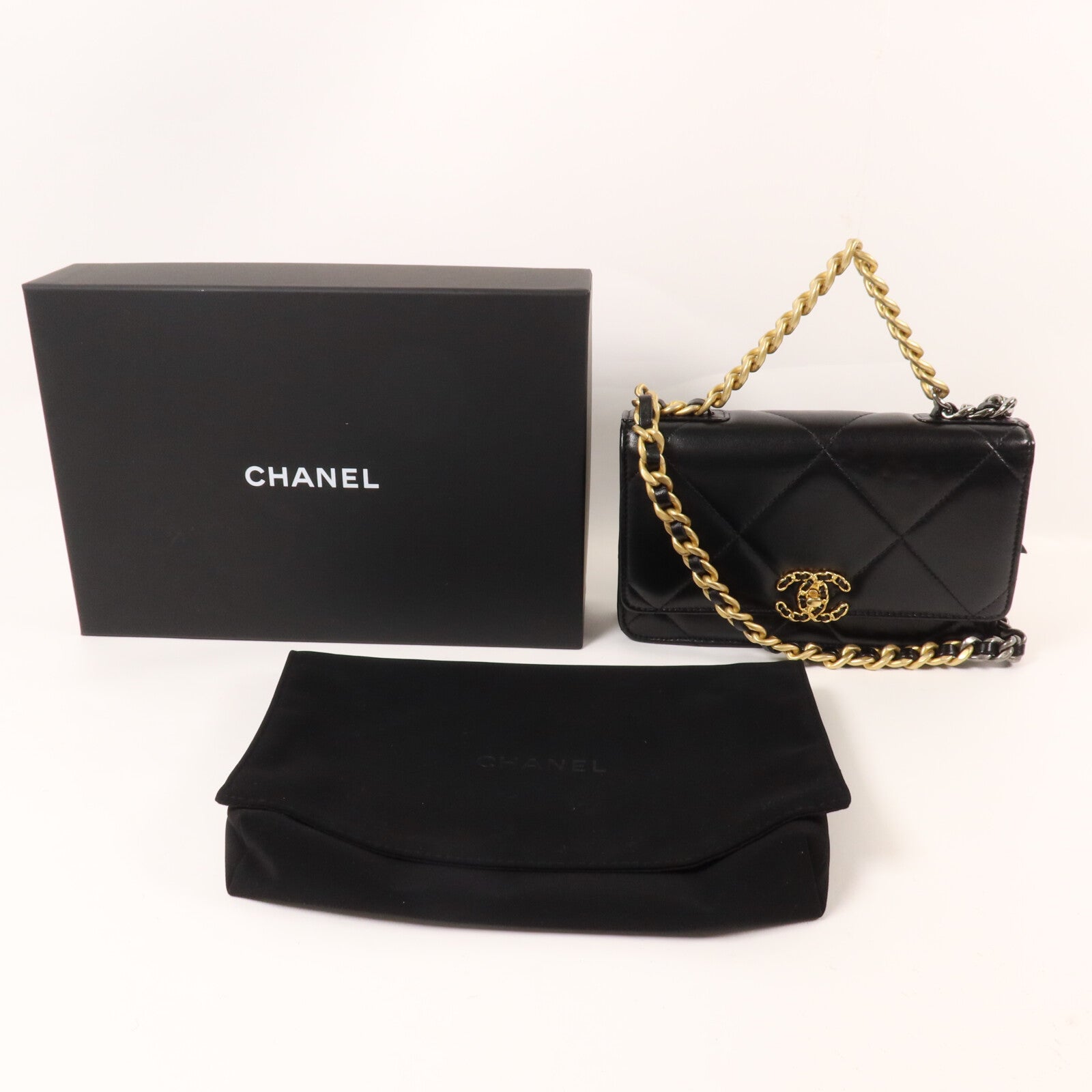 CHANEL 羊皮皮革C19 Wallet On Chain鏈帶手挽肩背兩用袋
