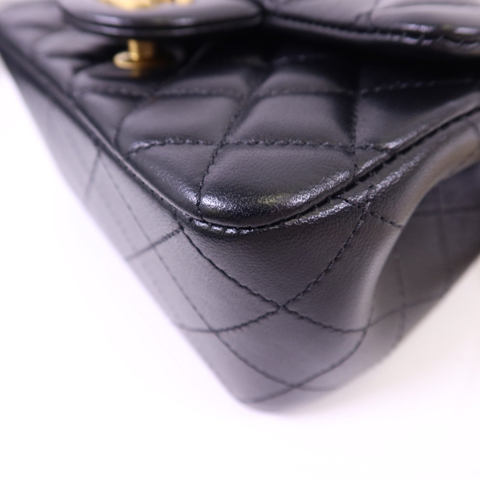 CHANEL 羊皮皮革Mini Classic 17金扣鏈帶肩背袋