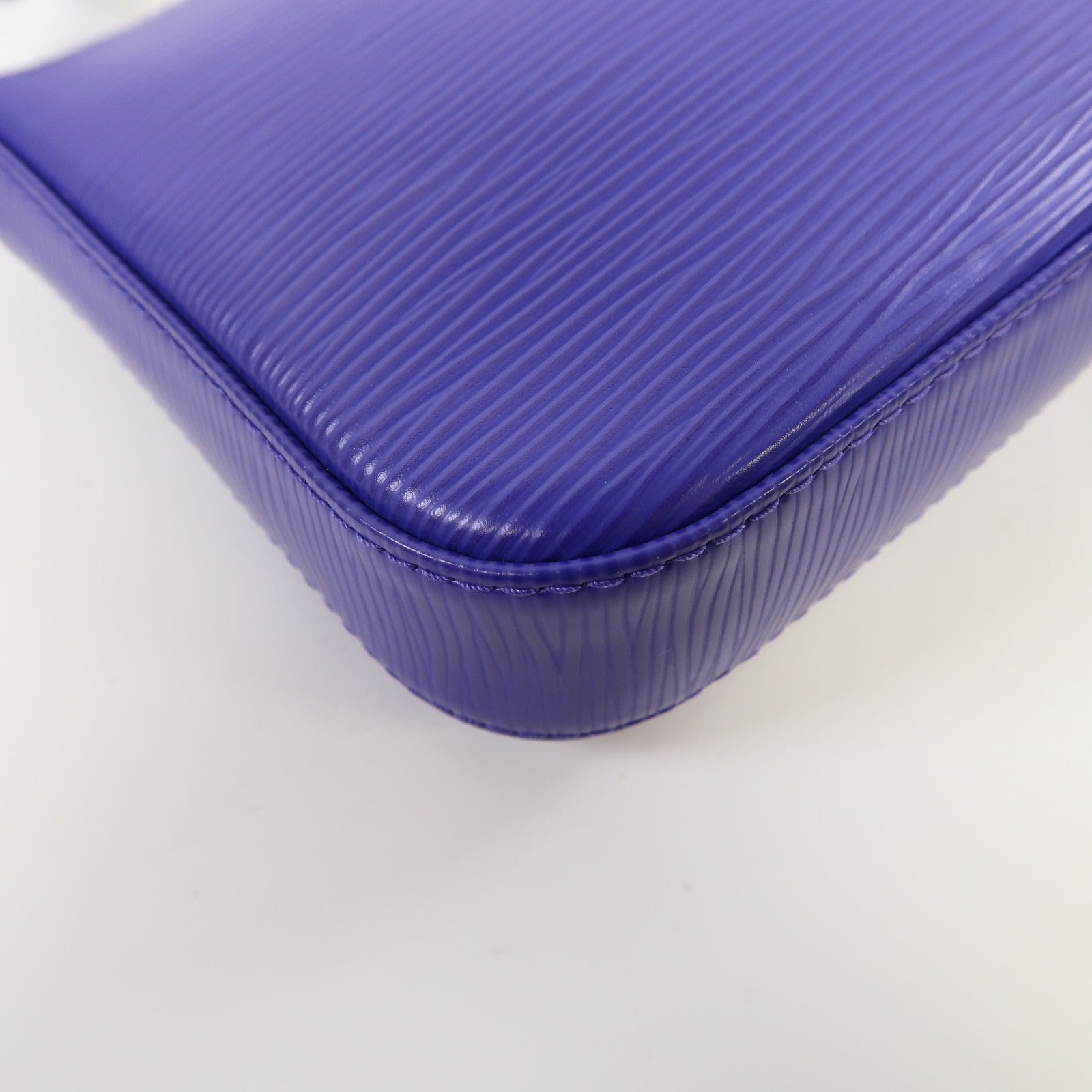 LOUIS VUITTON Epi Pochette Accessories銀扣肩背袋紫色