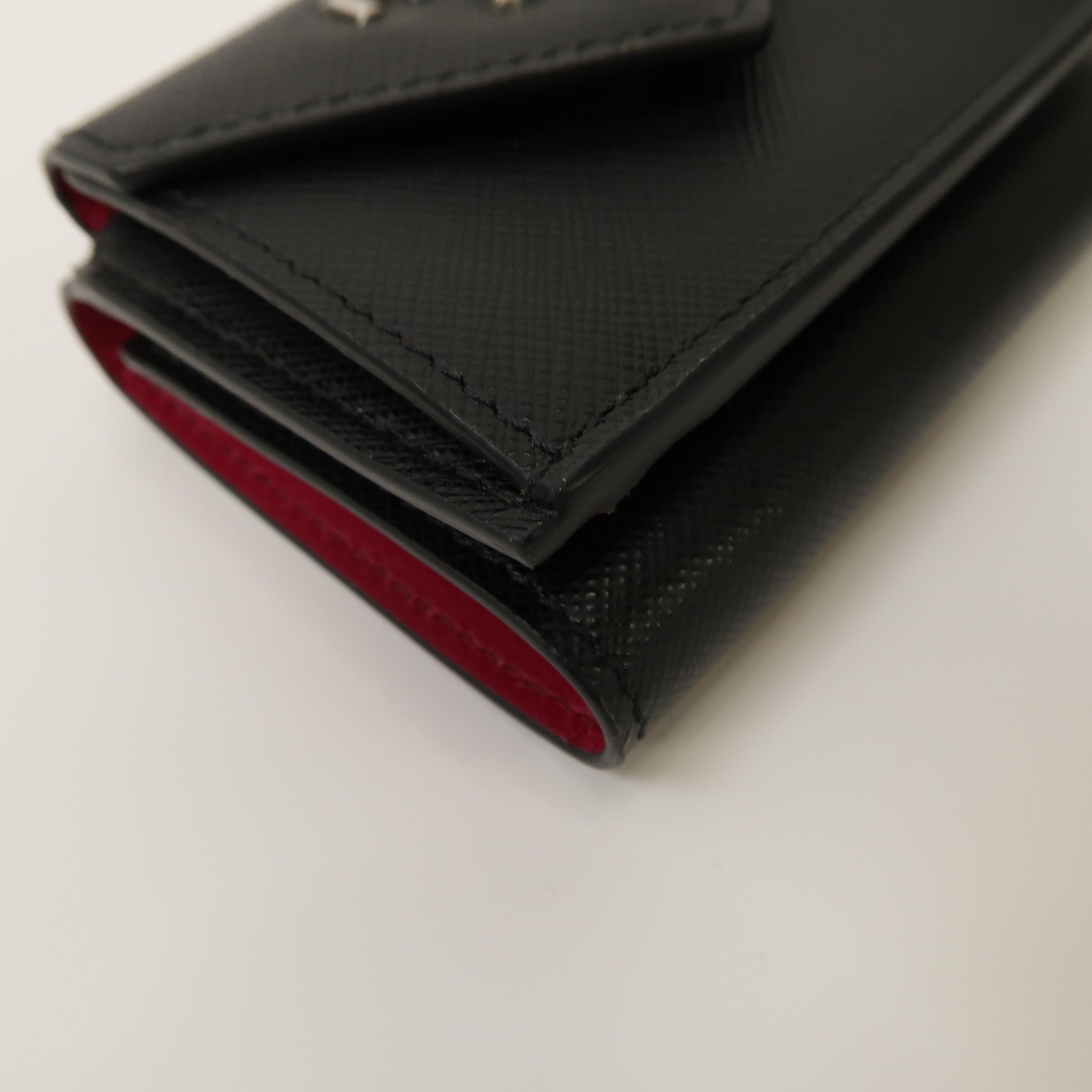 PRADA Saffiano皮革Trifold Wallet銀扣三摺錢包黑色