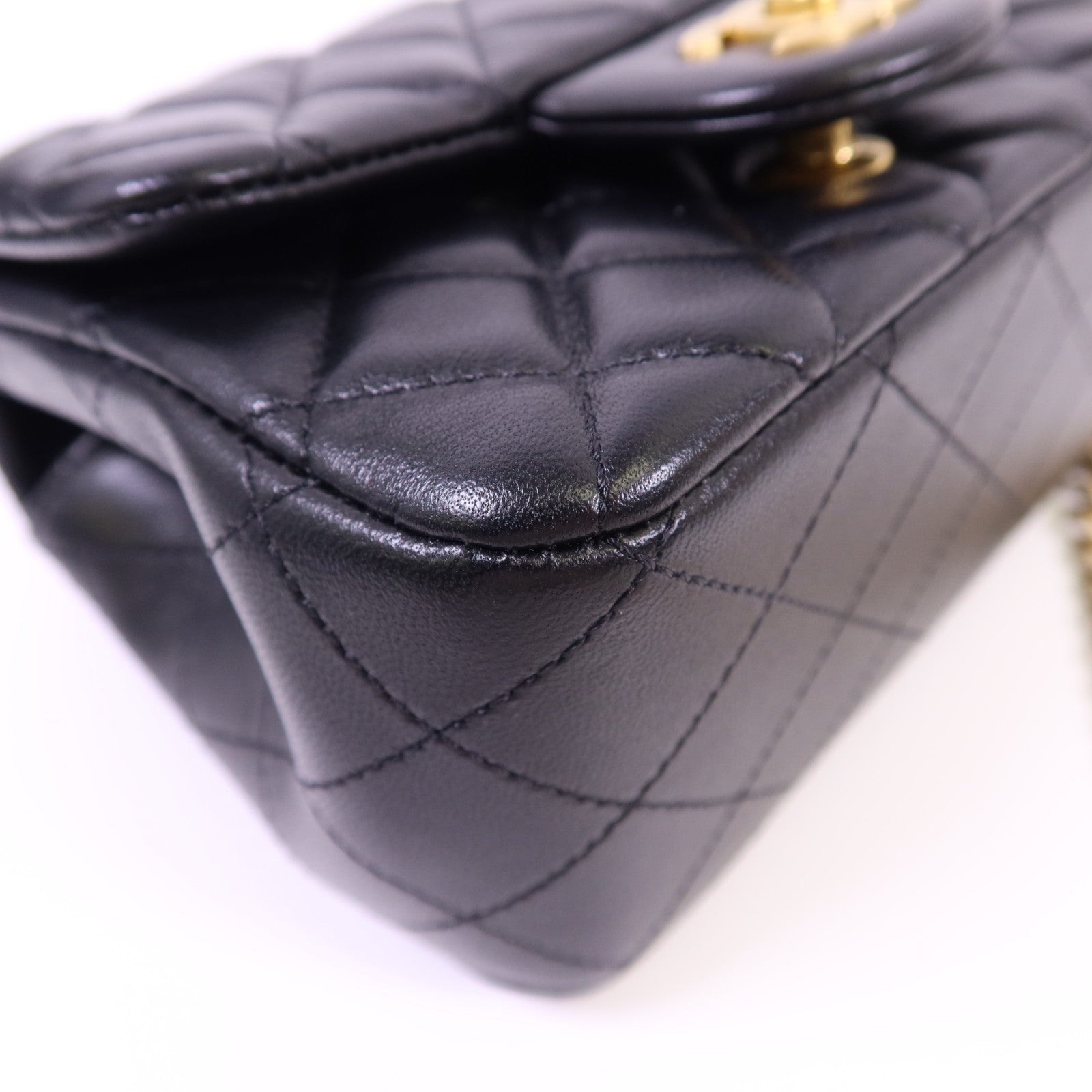 CHANEL 羊皮皮革Mini Classic 17金扣鏈帶肩背袋