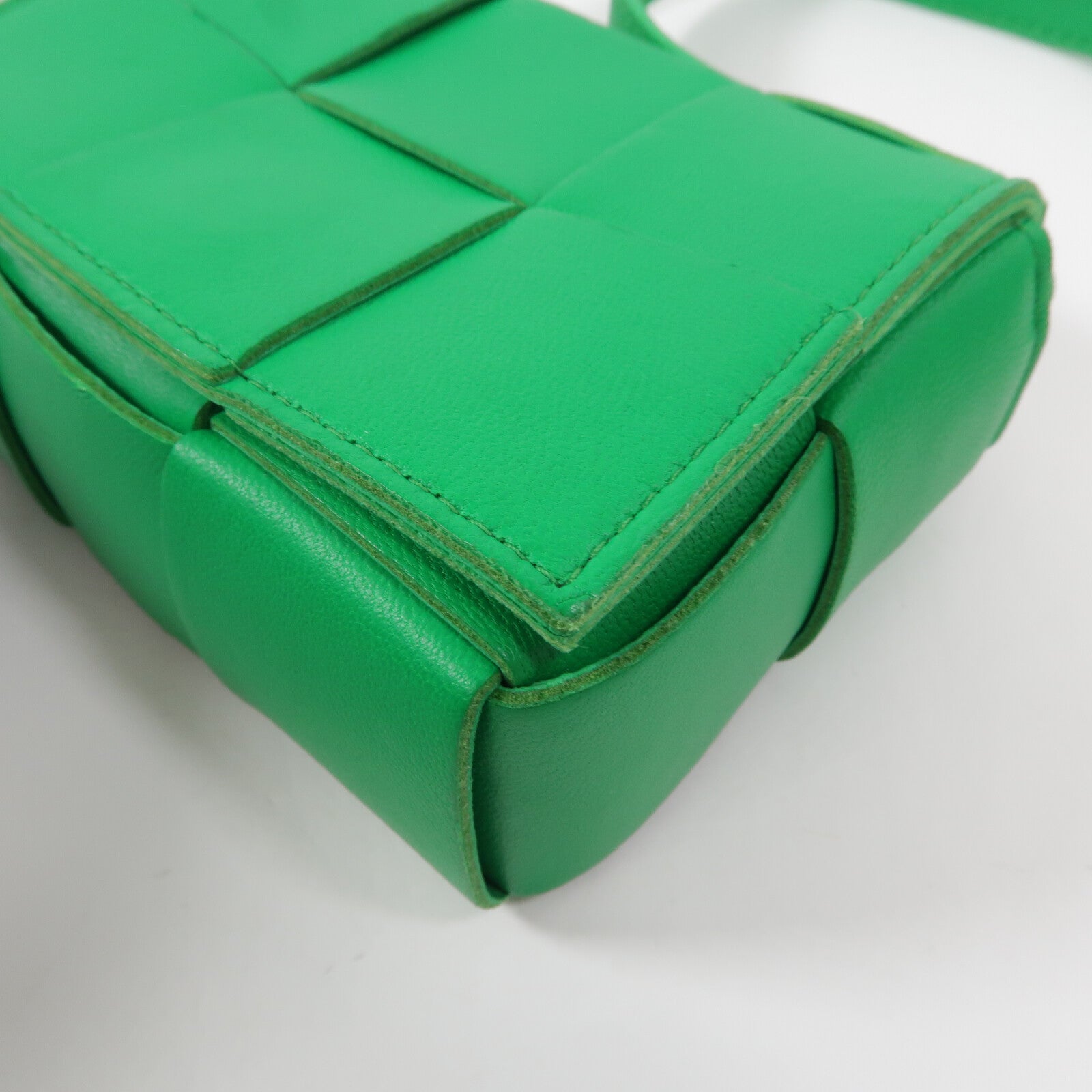BOTTEGA VENETA 羊皮皮革Mini Cassette肩背袋