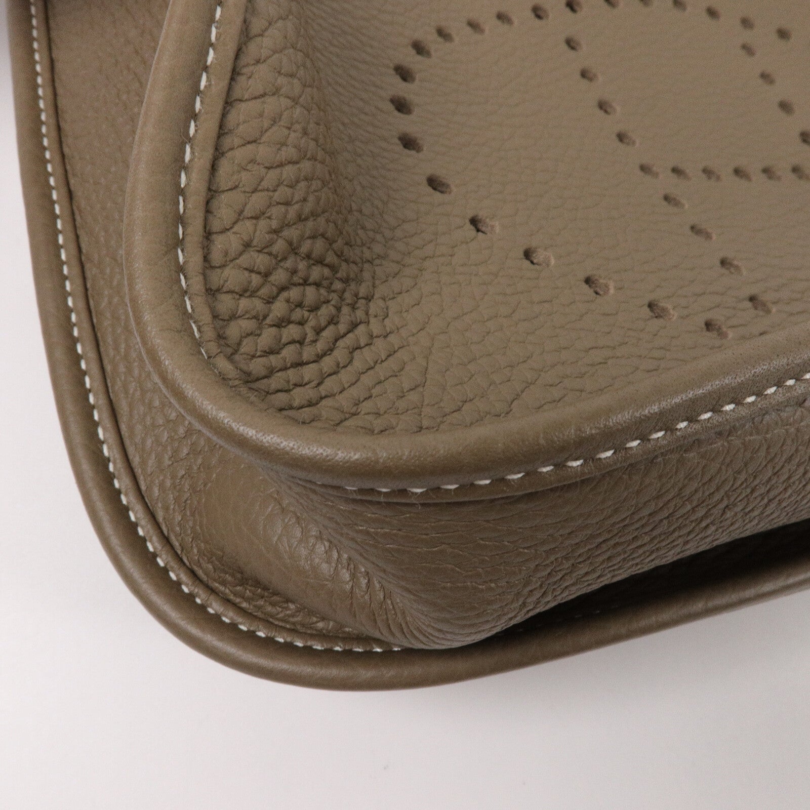 HERMES Clemence皮革Evelyne GM肩背袋Etoupe