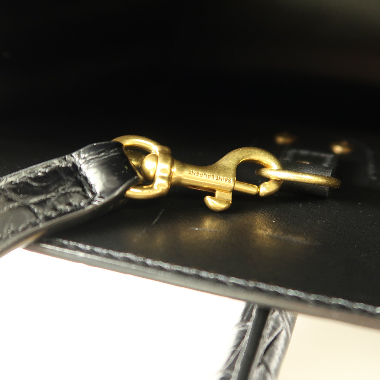 YVES SAINT LAURENT 鱷魚皮革Sac De Jour金扣手挽肩背兩用袋