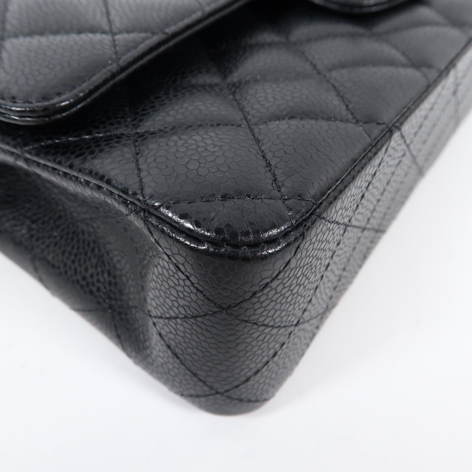 CHANEL 菱格Caviar皮革Classic Flap 25銀扣鏈帶肩背袋黑色