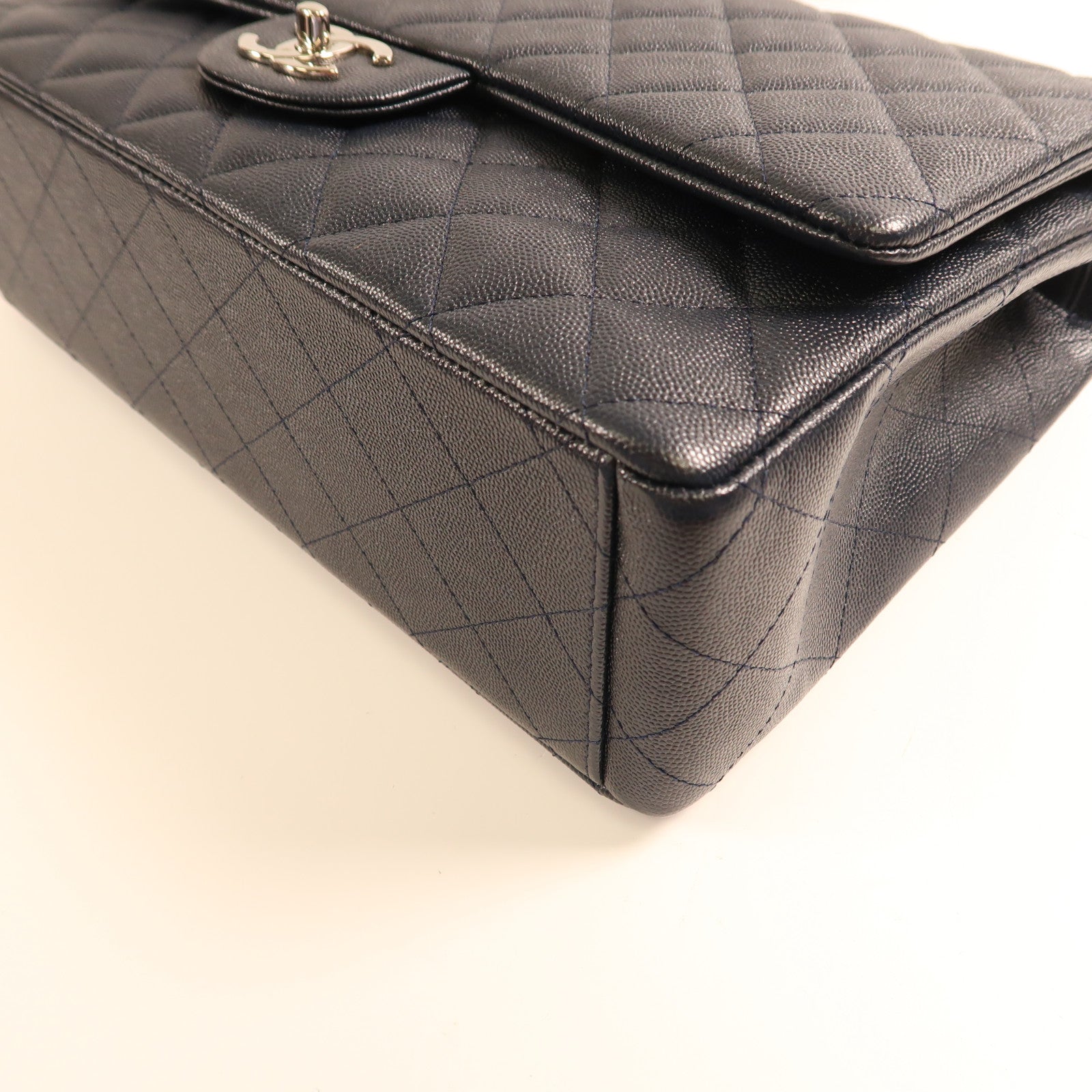 CHANEL 牛皮皮革Maxi Classic銀扣鏈帶肩背袋