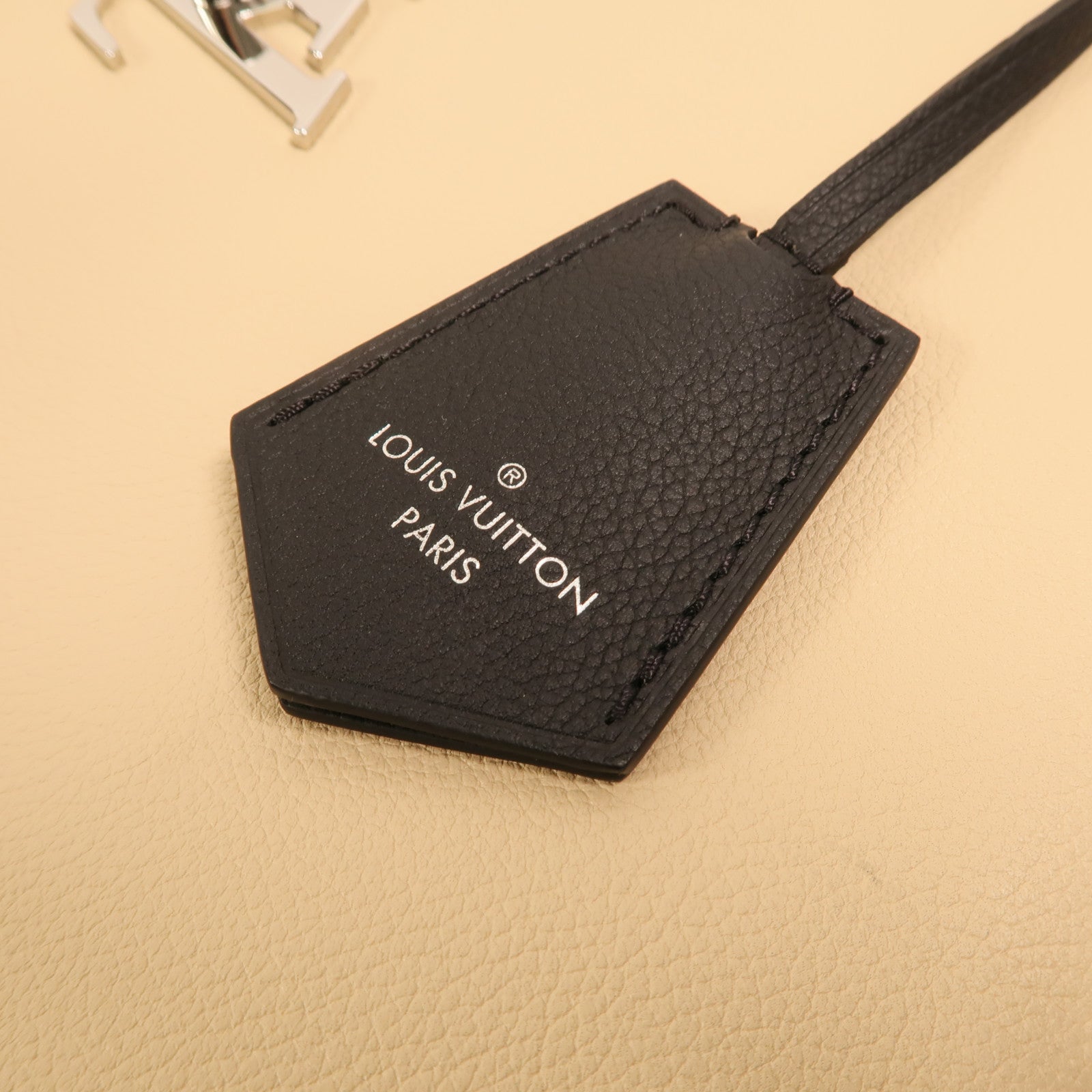 LOUIS VUITTON 牛皮皮革Lockme II Cartable銀扣手挽肩背兩用袋