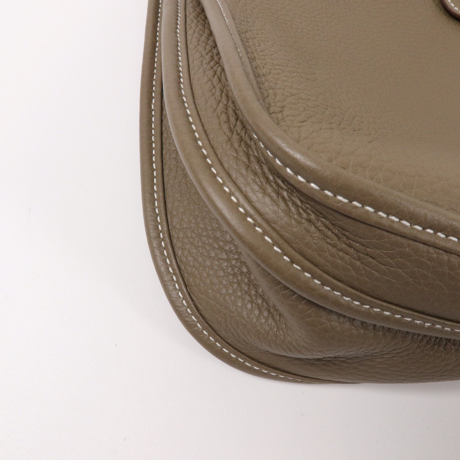 HERMES Clemence皮革Evelyne GM肩背袋Etoupe