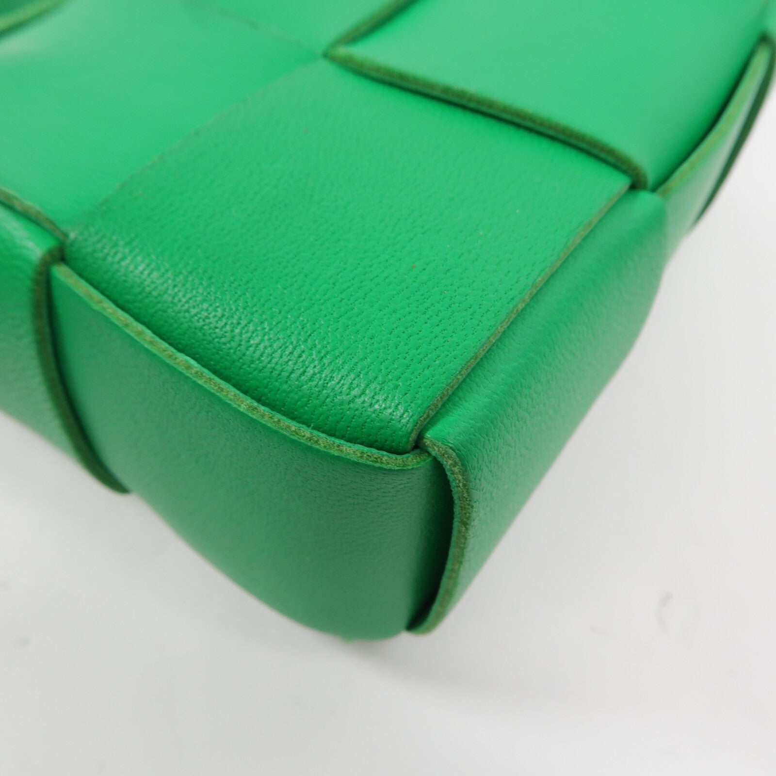 BOTTEGA VENETA 羊皮皮革Mini Cassette肩背袋