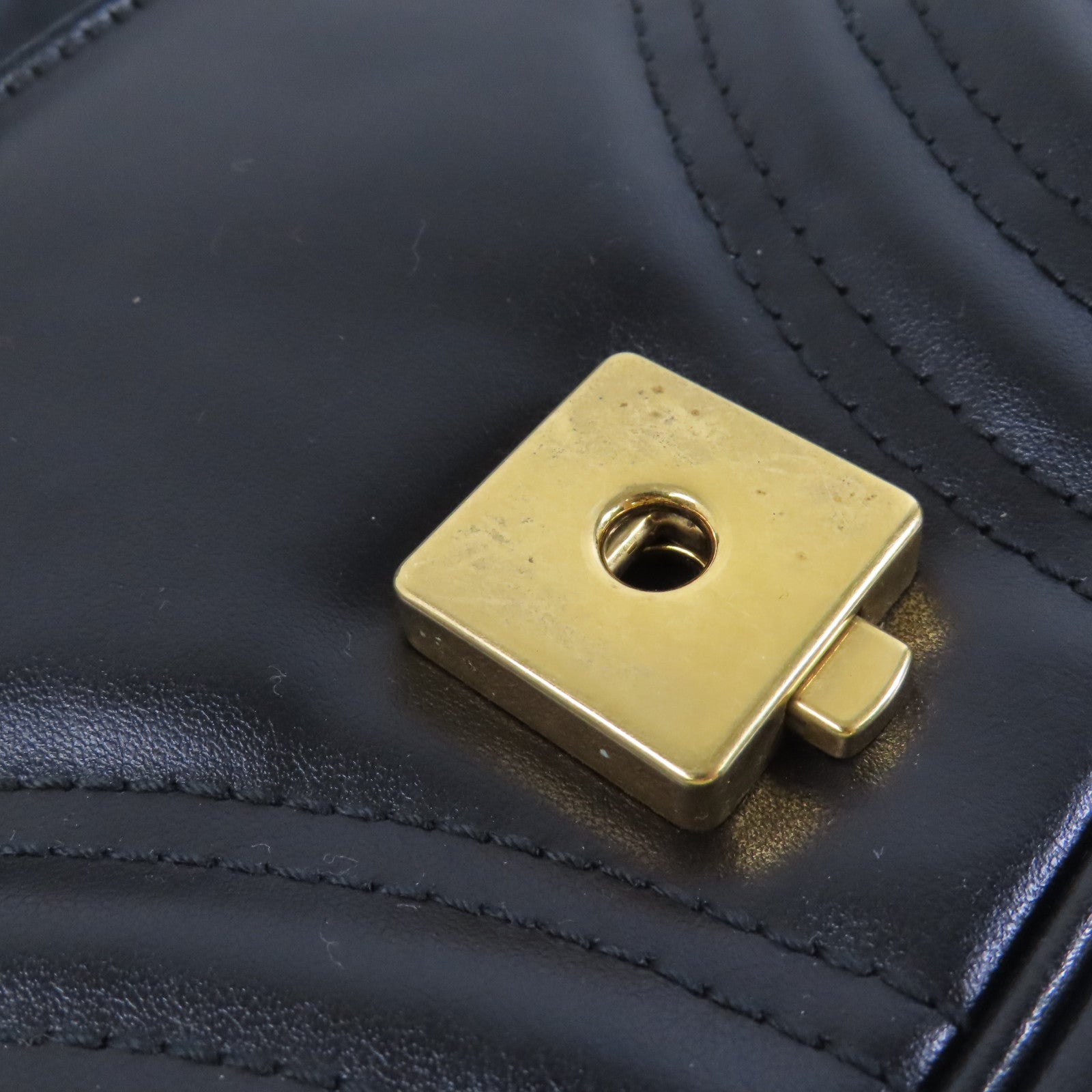 GUCCI 牛皮皮革GG Marmont金扣鏈帶肩背袋