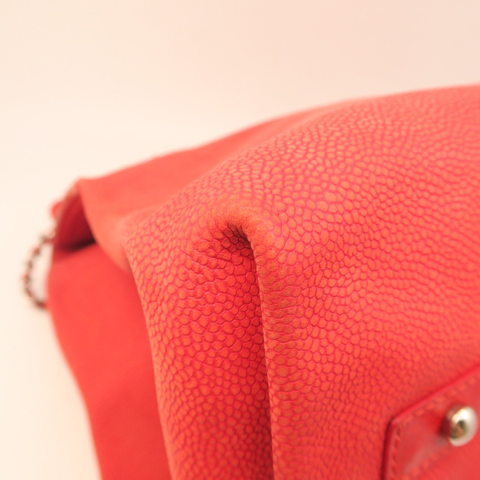 CHANEL Caviar Leather Shoulder Bag Silver Buckle Shoulder Bag Red