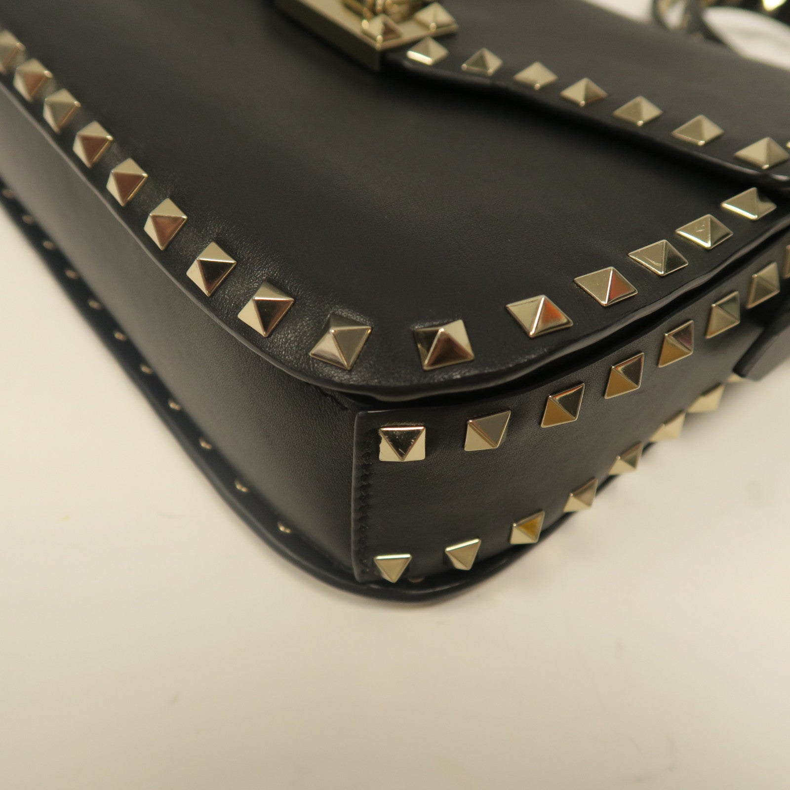 Valentino 【激減優惠】牛皮皮革Shoulder Bag金扣肩背袋黑色