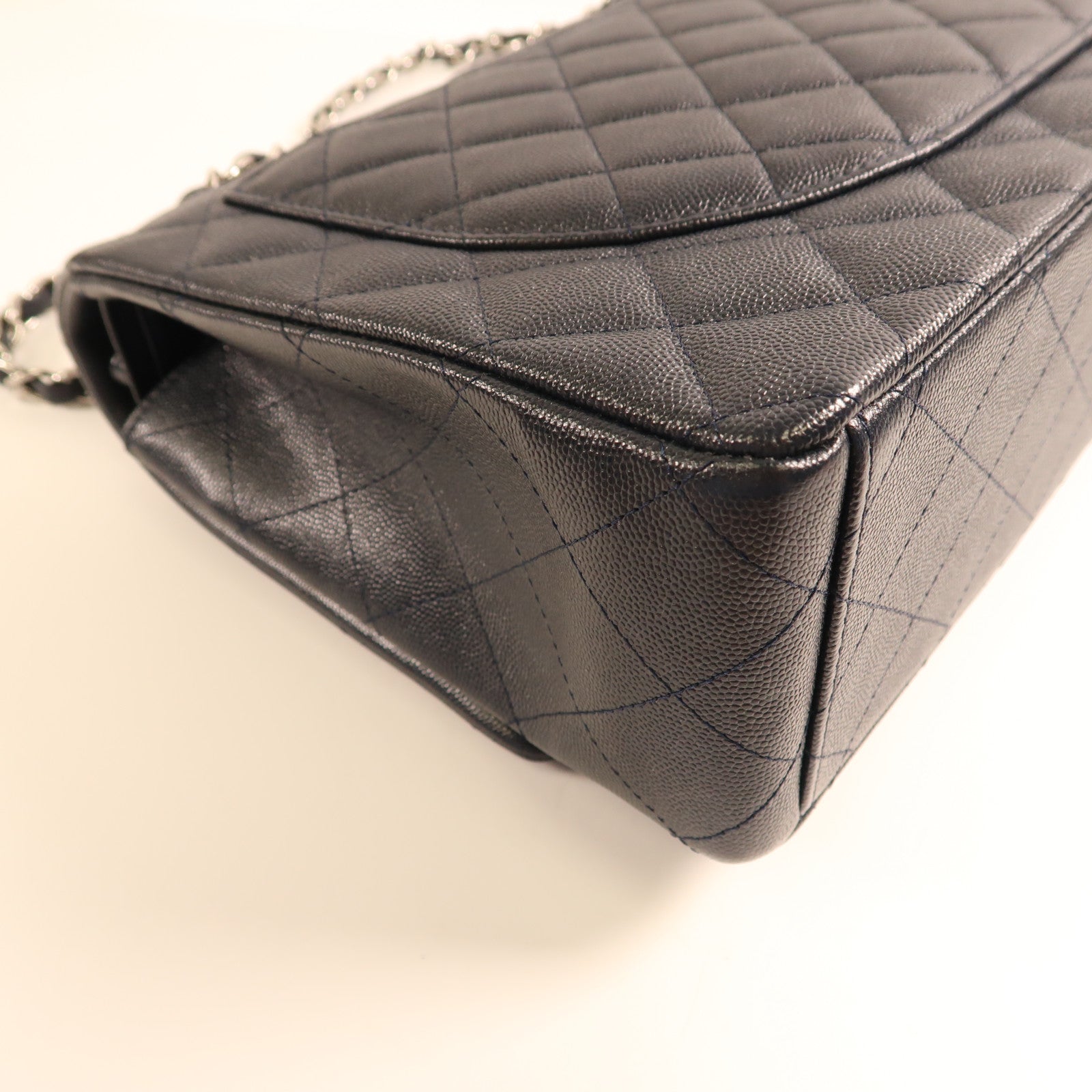 CHANEL 牛皮皮革Maxi Classic銀扣鏈帶肩背袋
