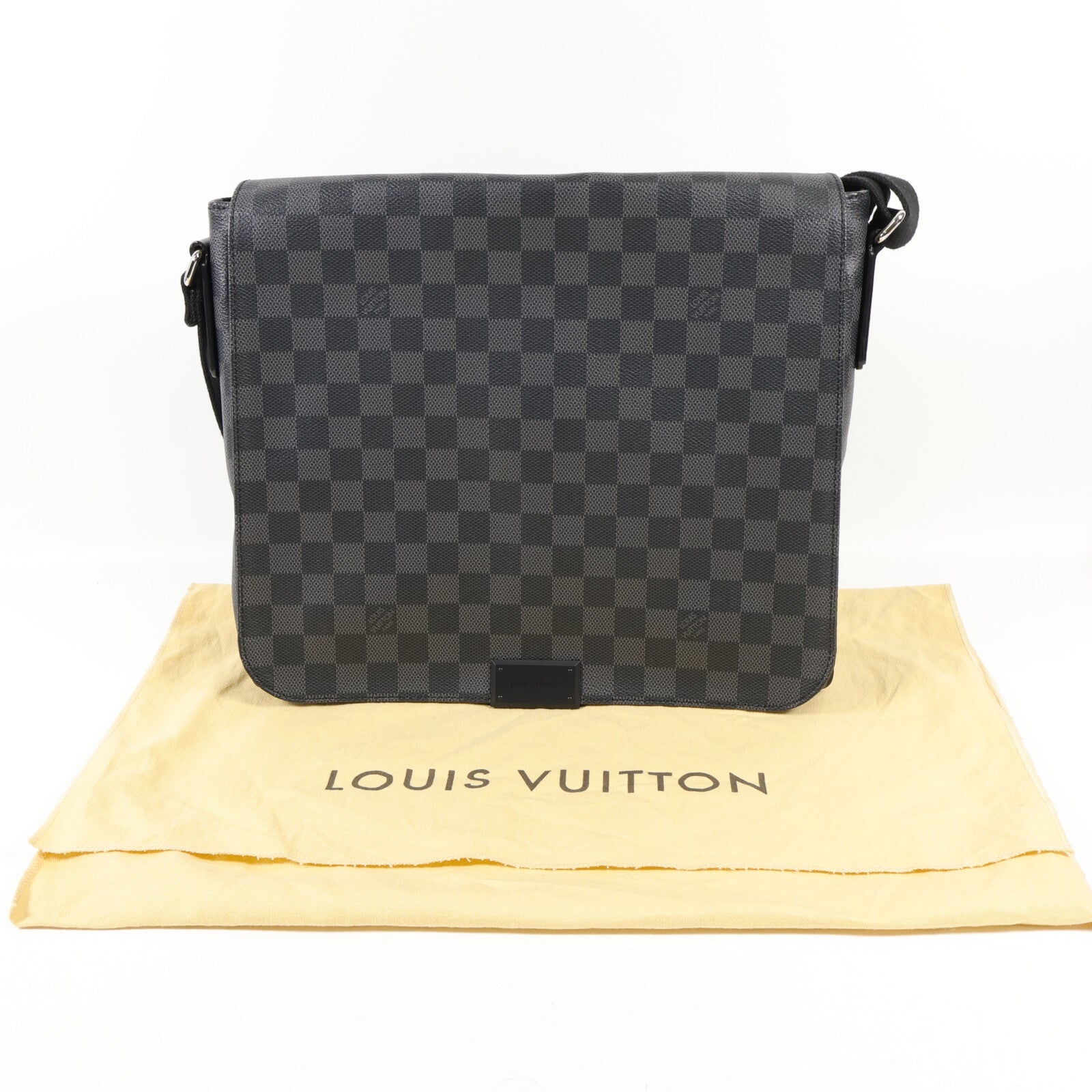 LOUIS VUITTON Damier Graphite District MM銀扣肩背袋