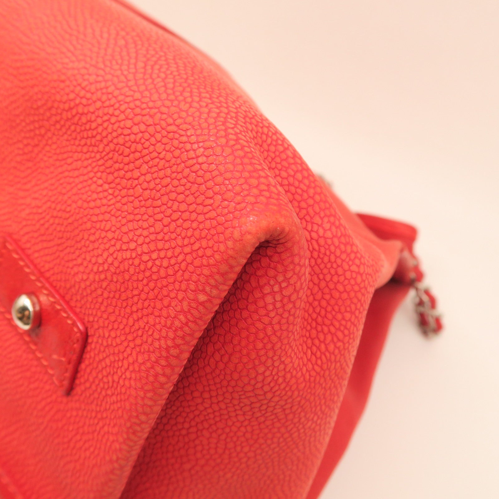 CHANEL Caviar Leather Shoulder Bag Silver Buckle Shoulder Bag Red