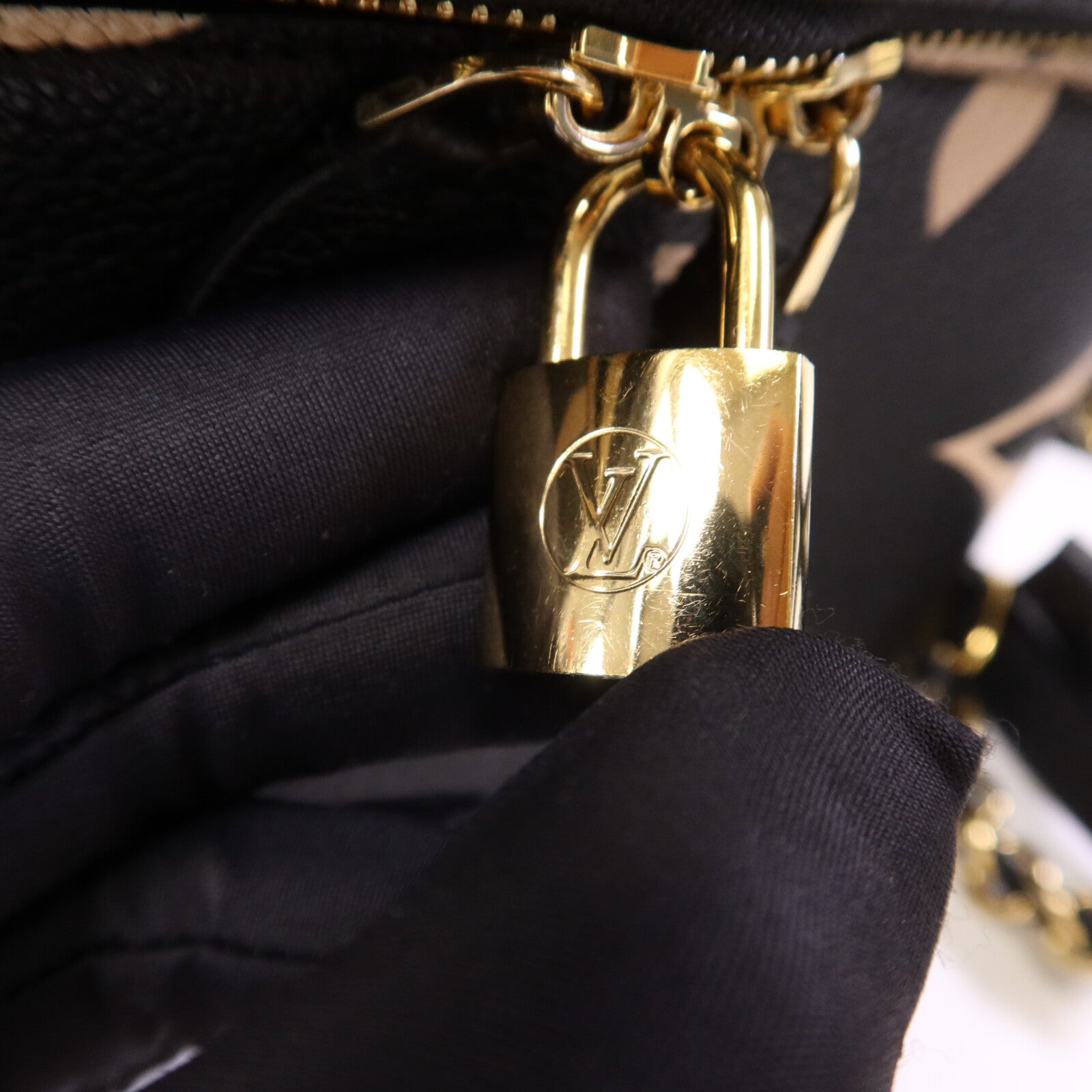 LOUIS VUITTON 【激減優惠】Monogram Empreinte Vanity PM金扣鏈帶手挽肩背兩用袋