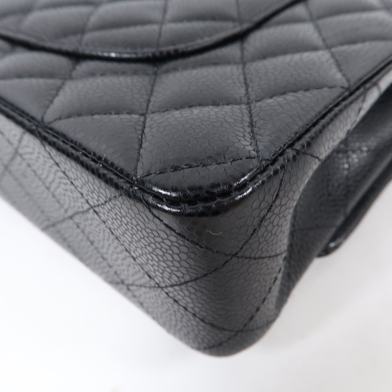 CHANEL 菱格Caviar皮革Classic Flap 25銀扣鏈帶肩背袋黑色