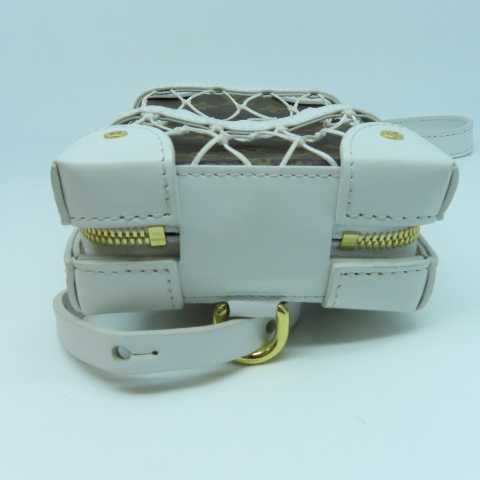 LOUIS VUITTON 【清倉大減價】Monogram Soft Trunk NBA Edition Shoulder Bag金扣肩背袋啡色白色