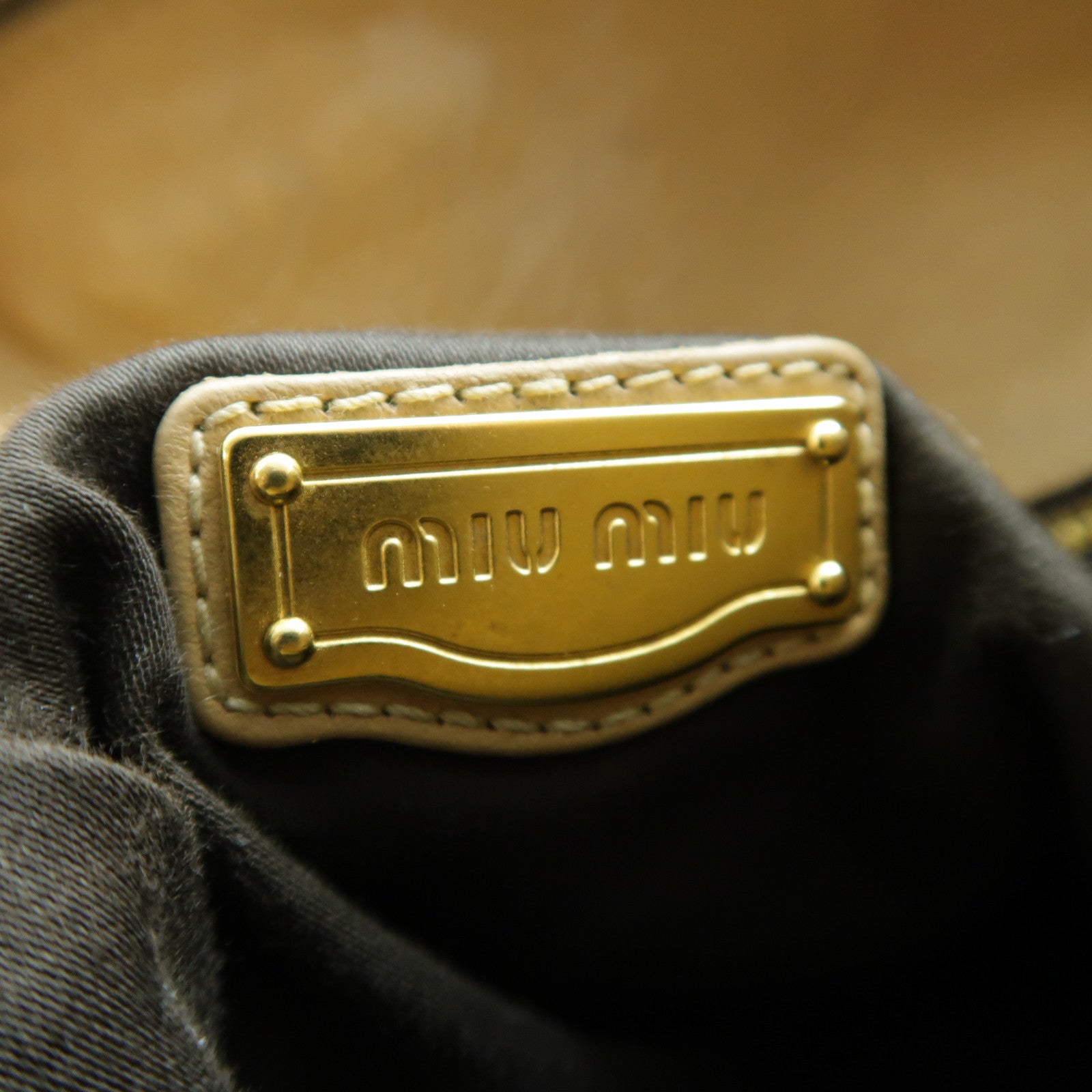 Miu Miu 牛皮皮革Shoulder Bag金扣肩背袋米色