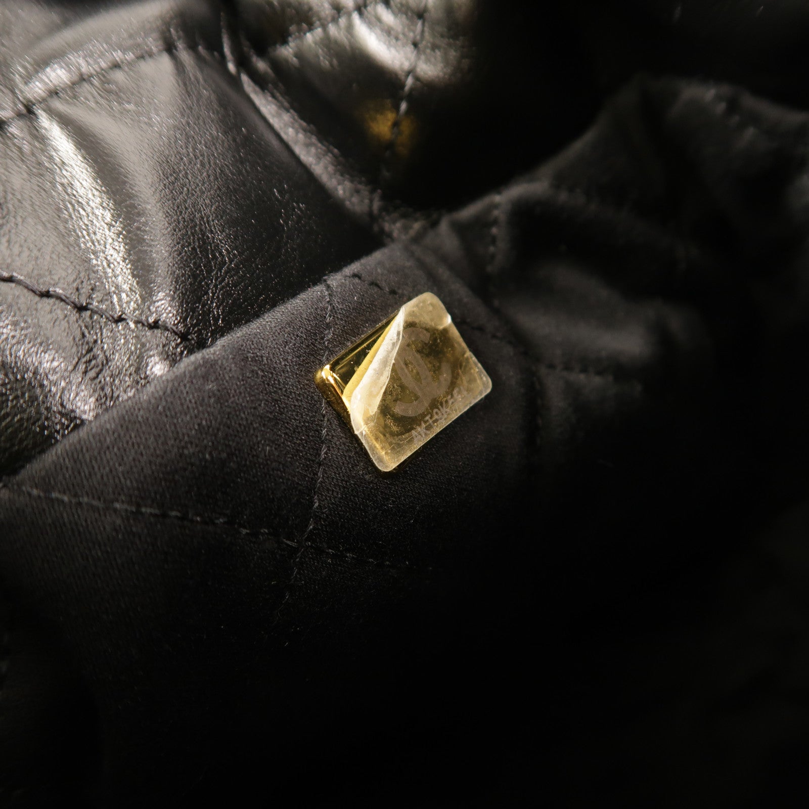 CHANEL 牛皮皮革Chanel 22 Mini鏈帶肩背袋