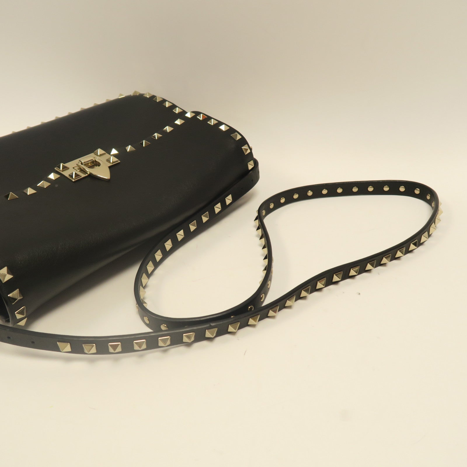 Valentino 【激減優惠】牛皮皮革Shoulder Bag金扣肩背袋黑色