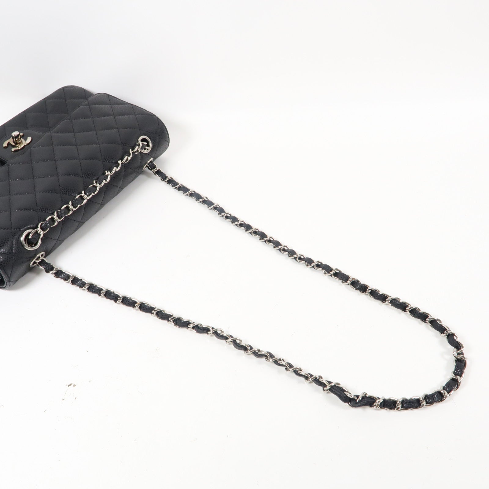 CHANEL 菱格Caviar皮革Classic Flap 25銀扣鏈帶肩背袋黑色