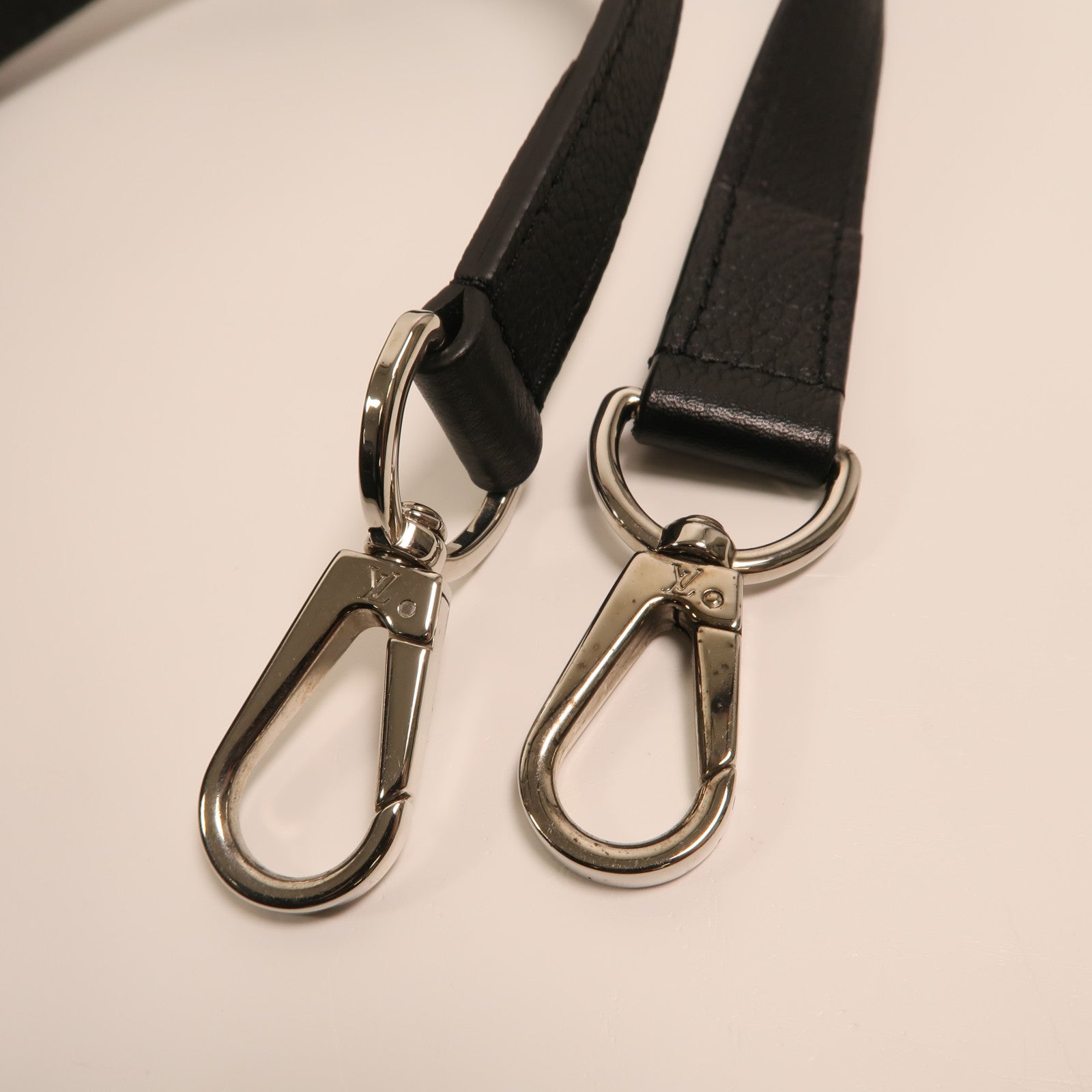 LOUIS VUITTON 牛皮皮革Lockme II Cartable銀扣手挽肩背兩用袋