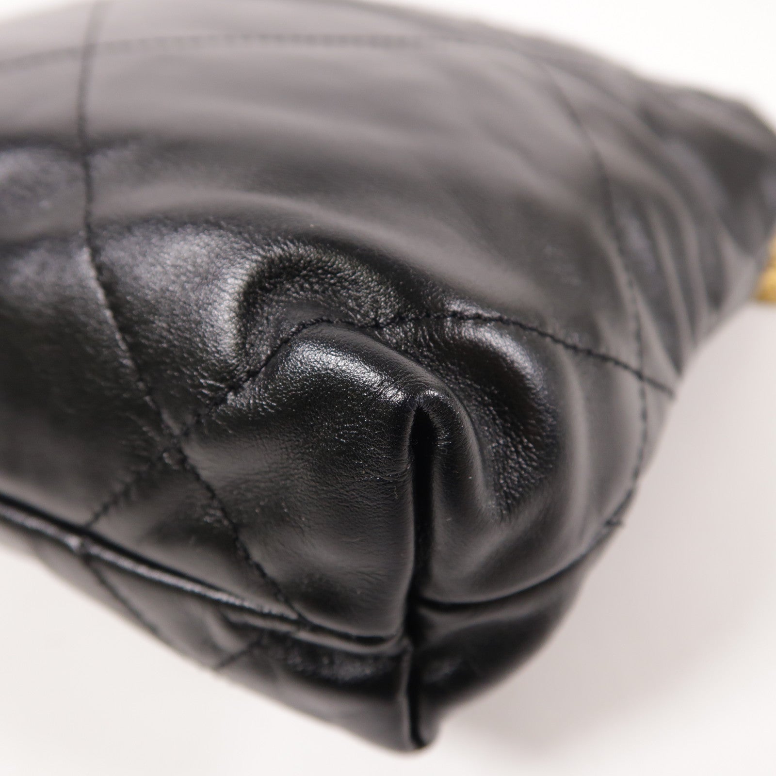 CHANEL 牛皮皮革22 Mini金扣鏈帶肩背袋