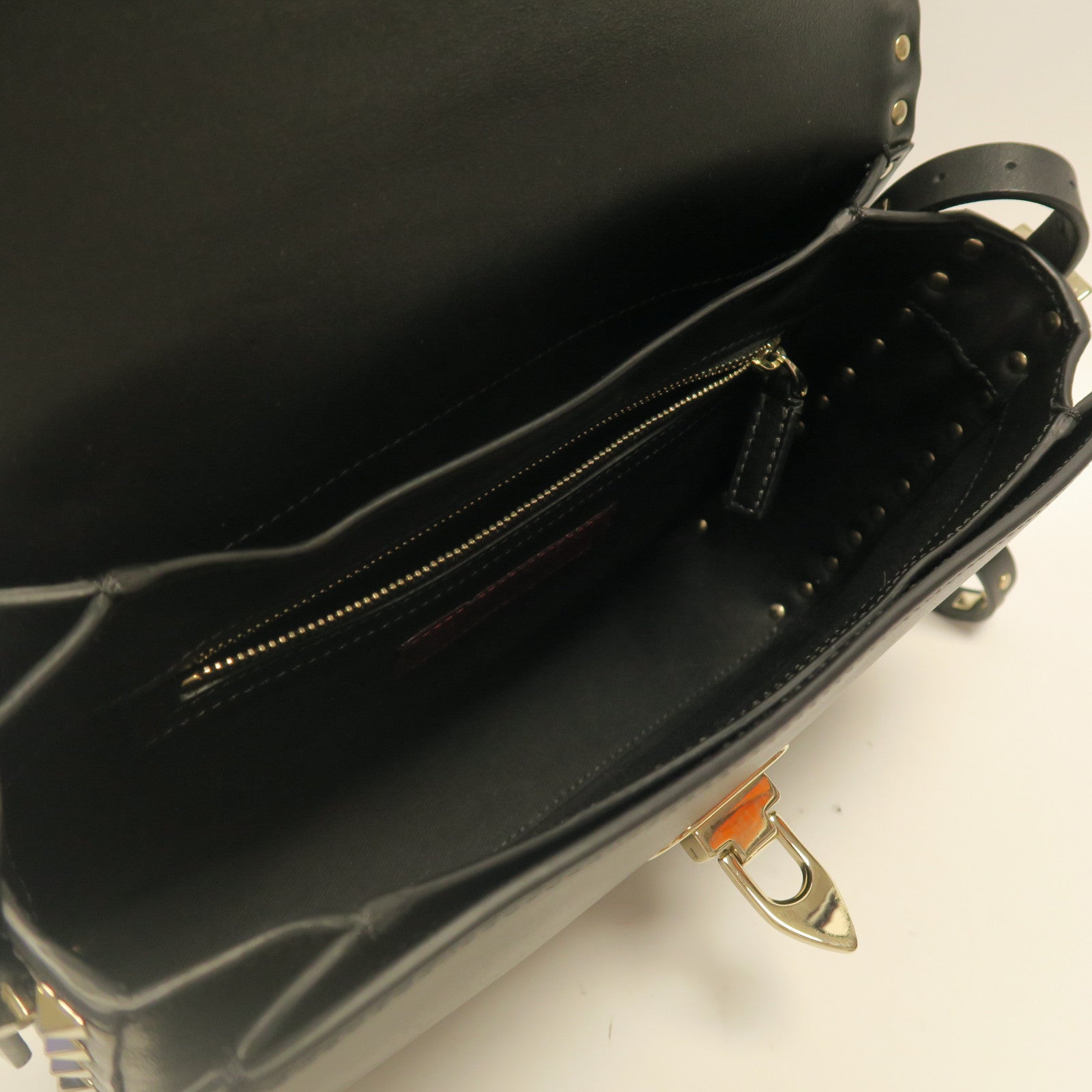 Valentino 【激減優惠】牛皮皮革Shoulder Bag金扣肩背袋黑色
