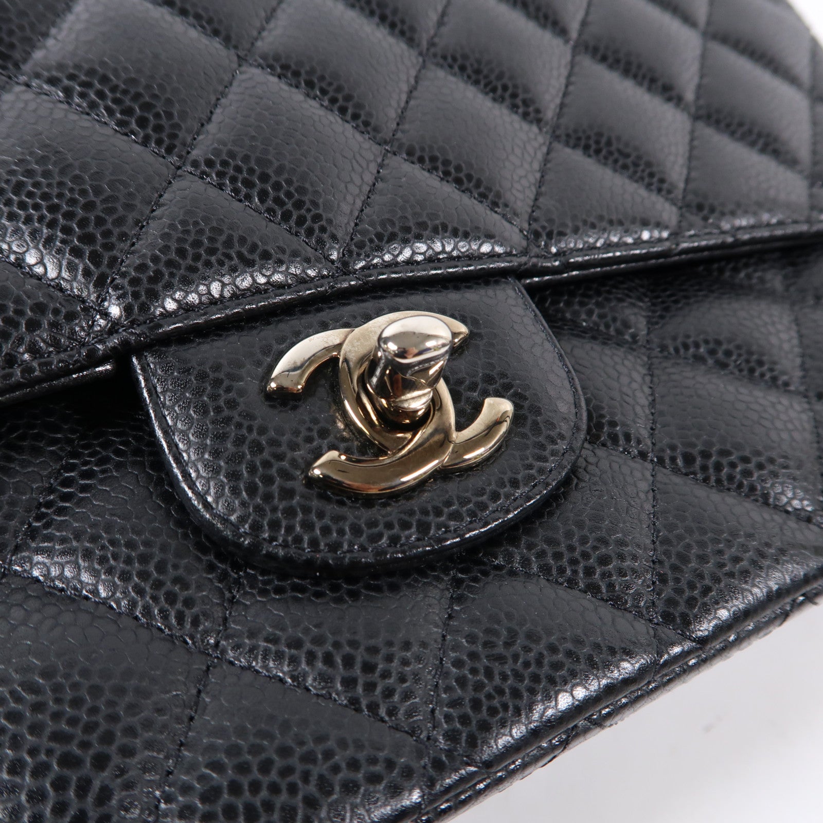 CHANEL 菱格Caviar皮革Classic Flap 25銀扣鏈帶肩背袋黑色