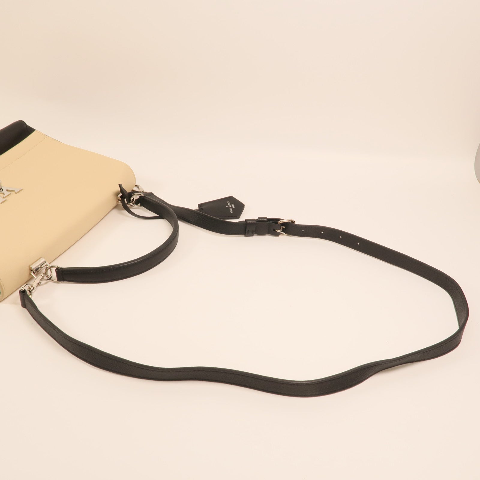LOUIS VUITTON 牛皮皮革Lockme II Cartable銀扣手挽肩背兩用袋