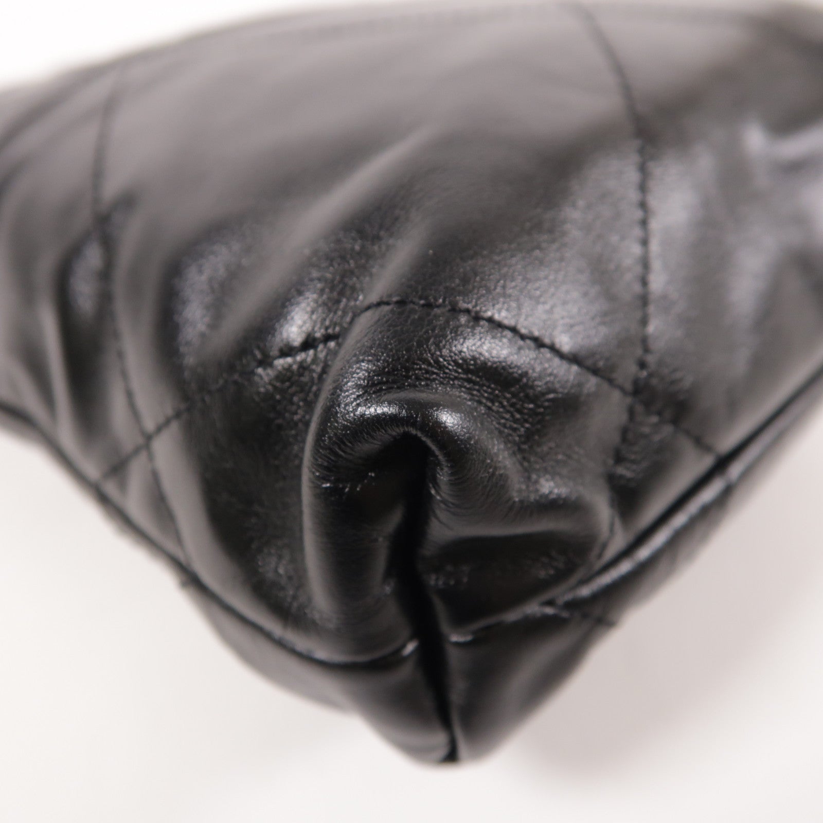 CHANEL 牛皮皮革22 Mini金扣鏈帶肩背袋