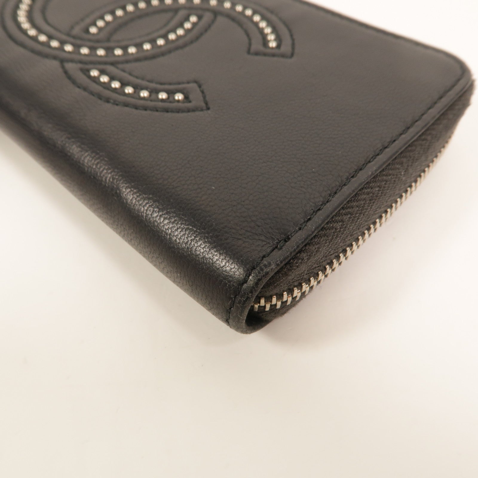 CHANEL 羊皮皮革Studded CC Zip Around Wallet長錢包
