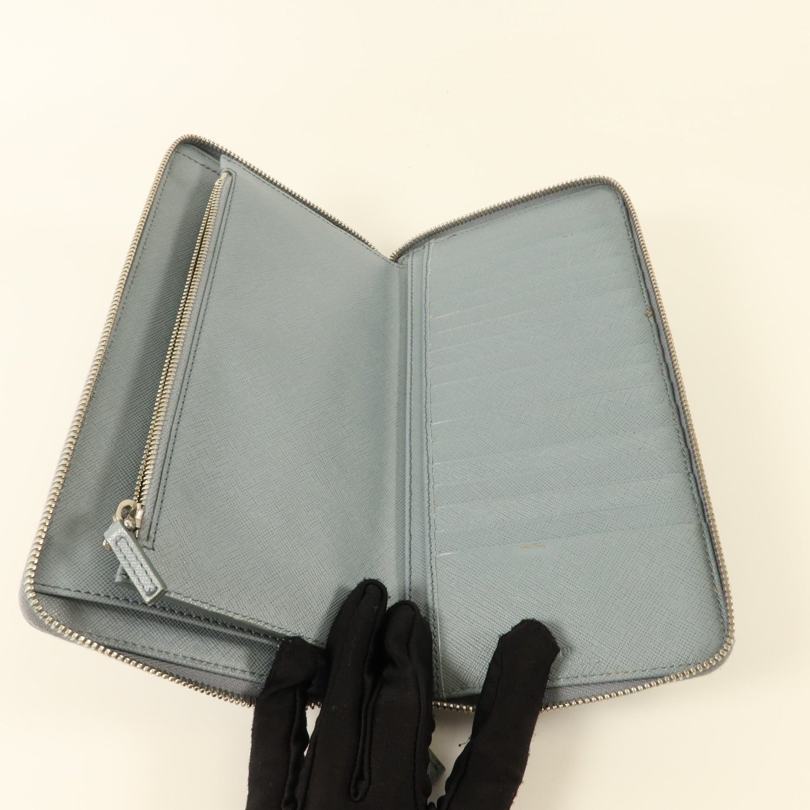 PRADA Saffiano皮革Zip Travel Wallet長錢包