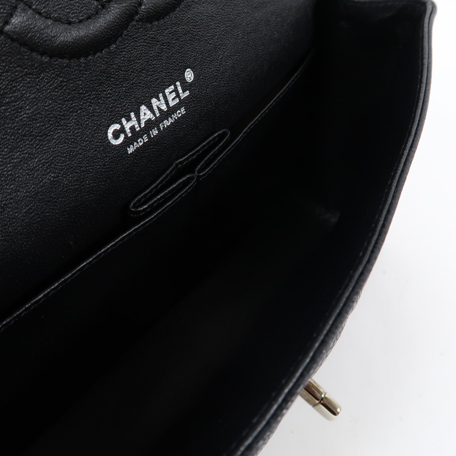 CHANEL 菱格Caviar皮革Classic Flap 25銀扣鏈帶肩背袋黑色